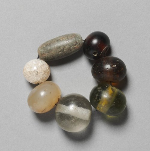 String of Glass Beads 구슬 팔찌 (瑠璃玉釧) 1392-1910 Korea, Joseon dynasty (1392-1910) Glass