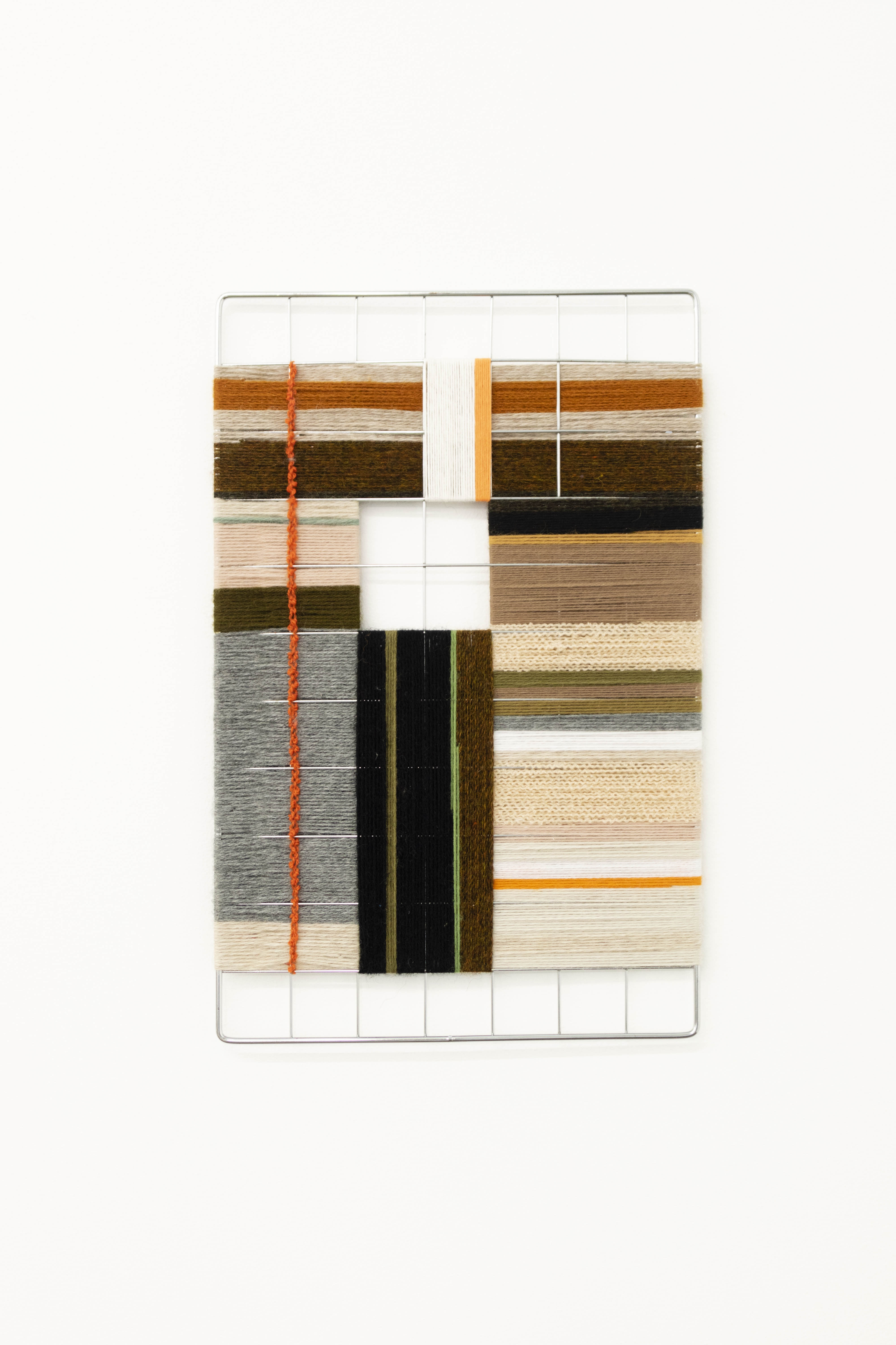 Jacqueline Stojanović, Grid I, 2019, Handwoven wool on metal grid, 26 x 40 cm