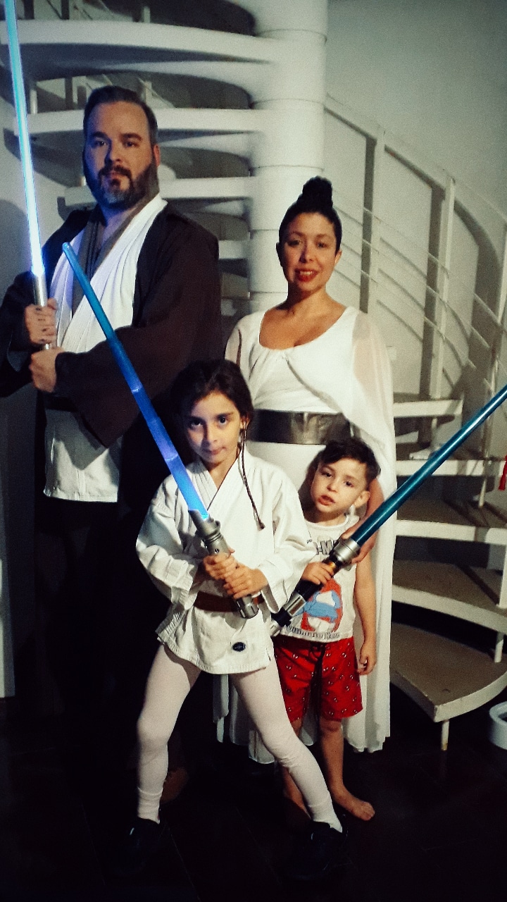 Anne e Rodrigo com os dois filhos Ben e Lea na estreia do filme Ascensão Skywalker.