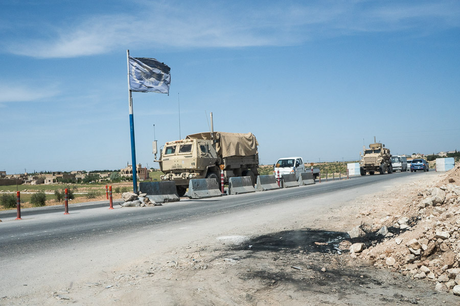 Syrie du Nord, avril 2018. Convoi am&eacute;ricain en route vers Manbidj.