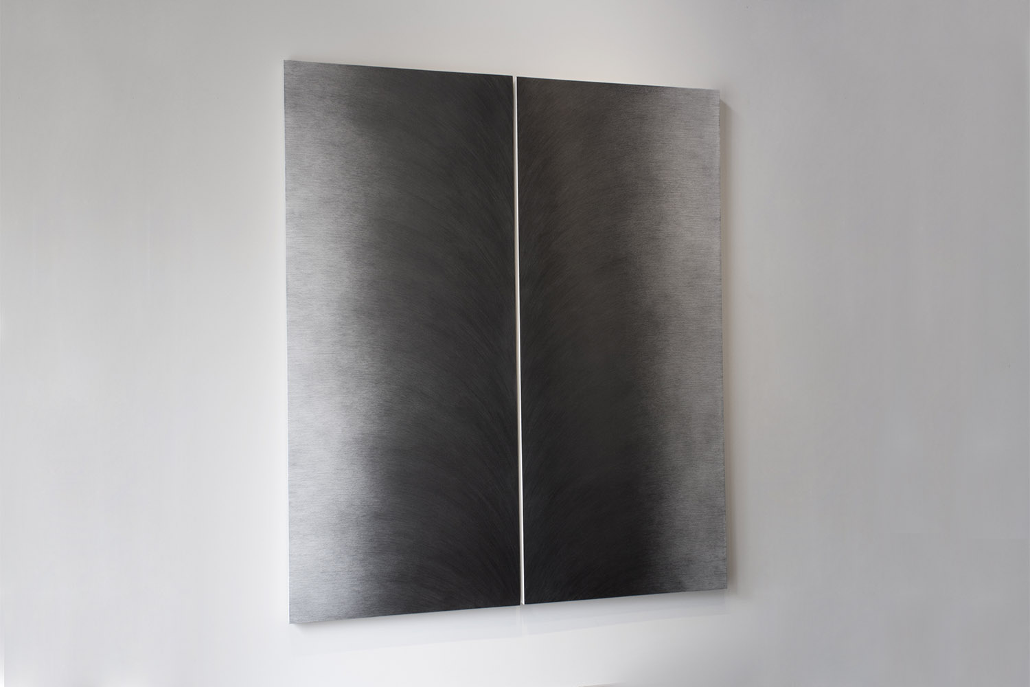 Sans titre (diptyque II), 2015graphite sur papier marouflé sur bois, 165x141cm