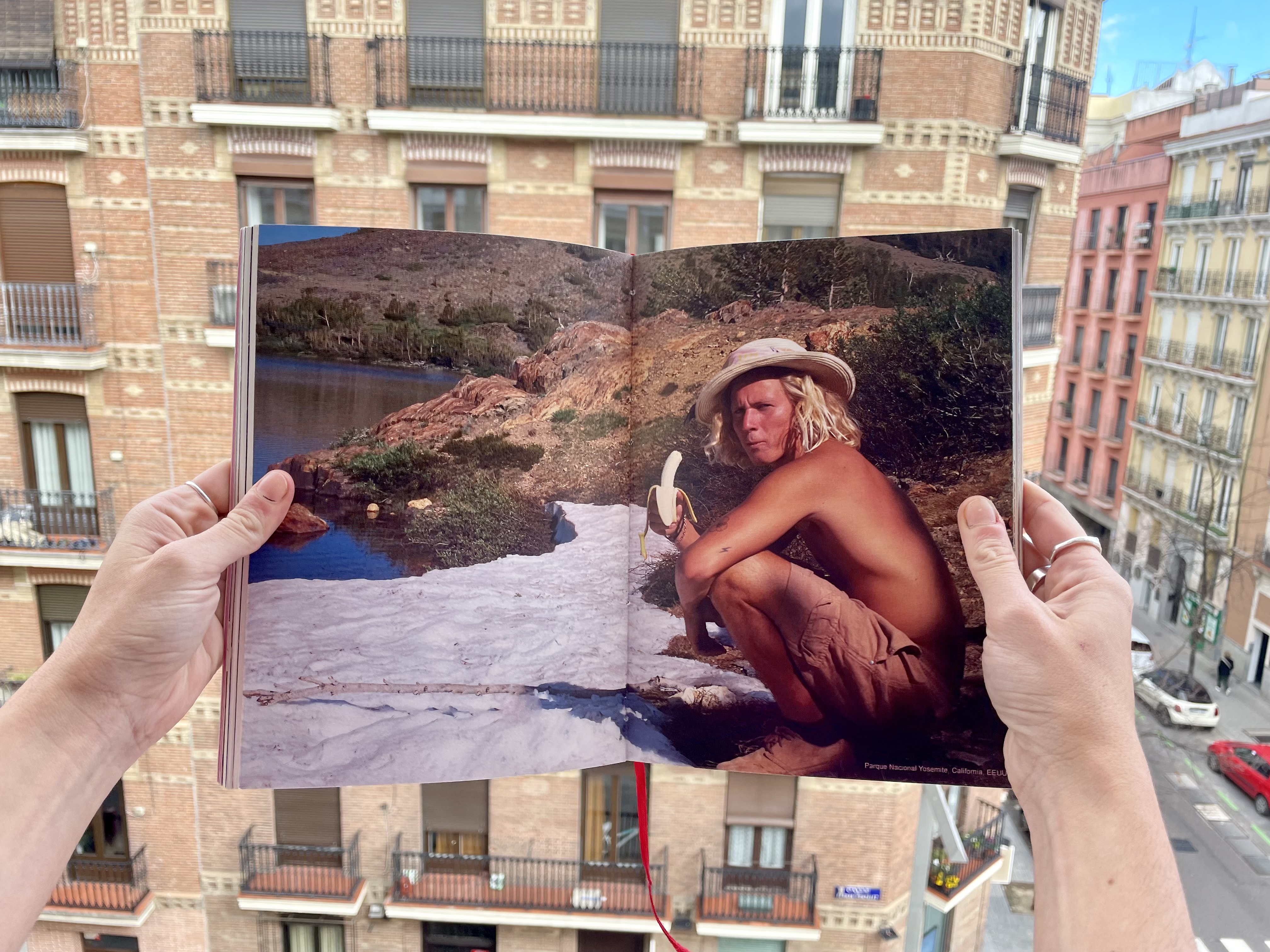 1. "Un pequeño libro de fotos y palabras"