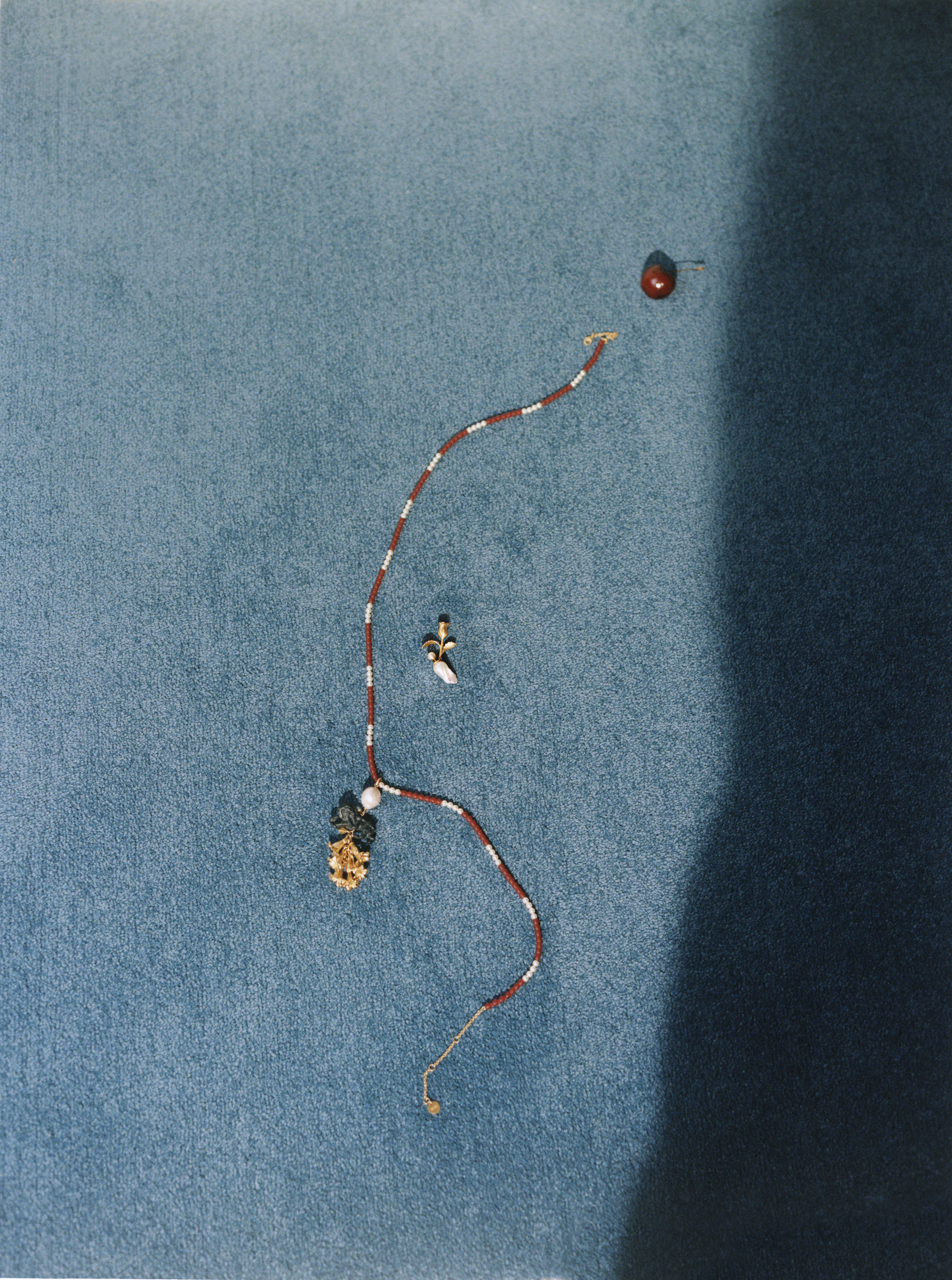 Heroine, SS21. (11/75)