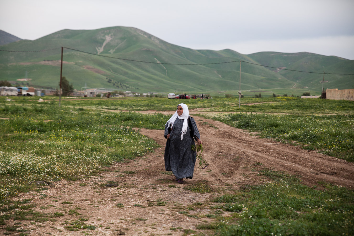 La soeur de Kelswm revient de la cueillette.