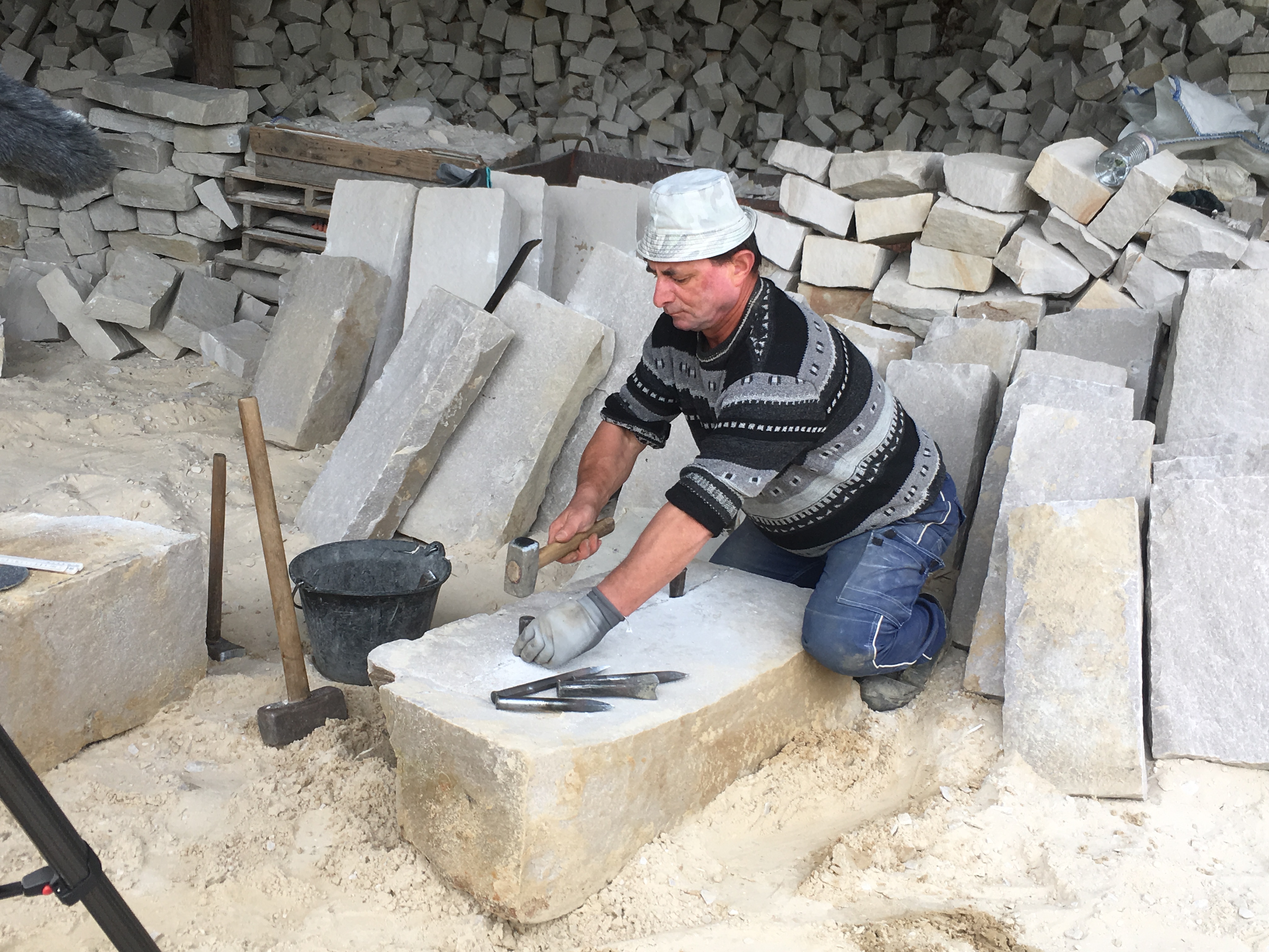 Le carrier utilise une pointerole pour faire des avant-trous