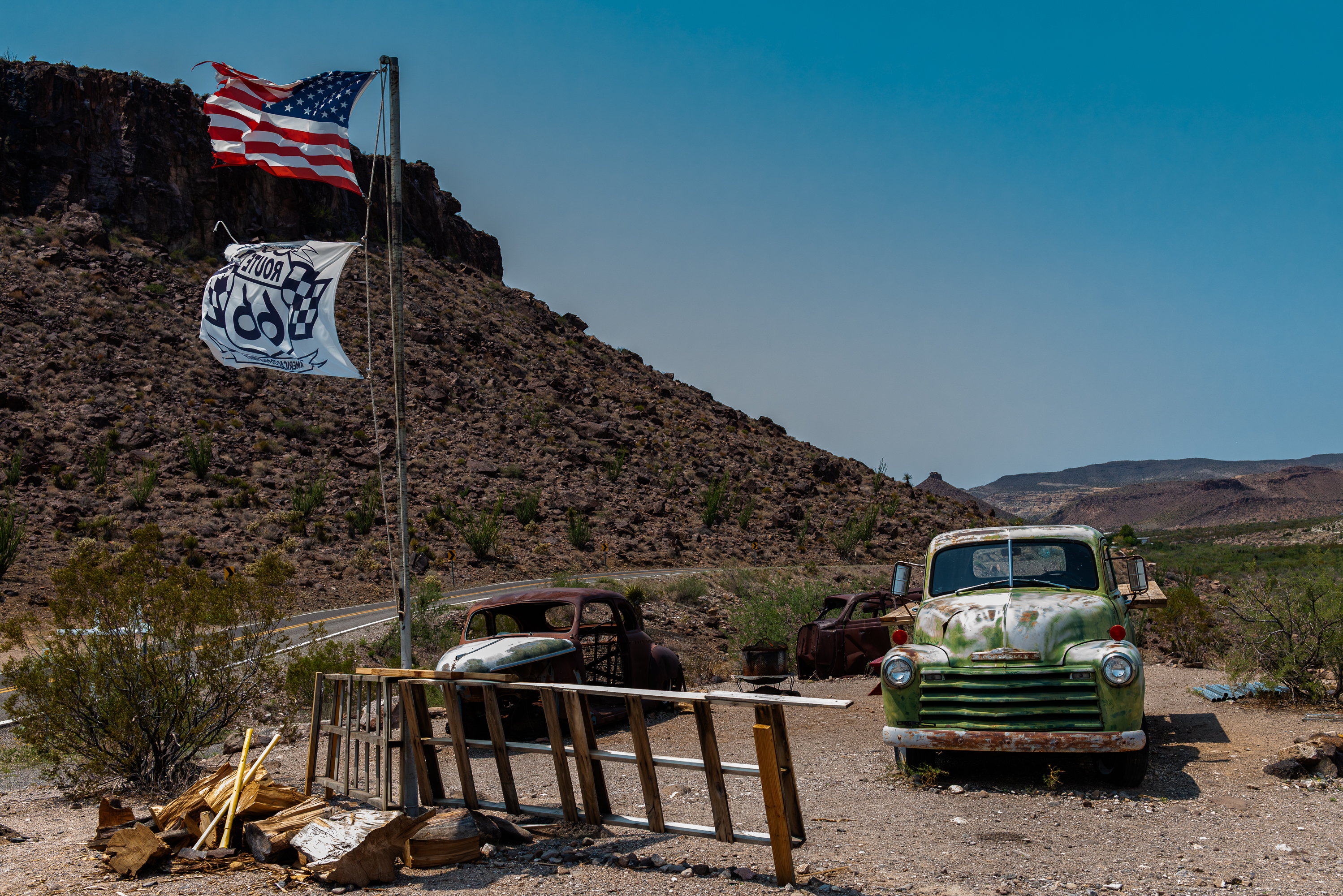 Route 66. Ancienne station essence sur Oatman Road, Golden Valley, Cool Springs, Arizona. Le patron est un livre d'histoire.