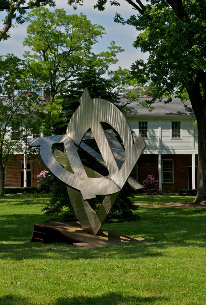 New Beginning, 2002 stainless steel, steel 13' 5" x 11' 6" x 10' 3" Collection of the Artist. Photograph ©Jerry L. Thompson.
