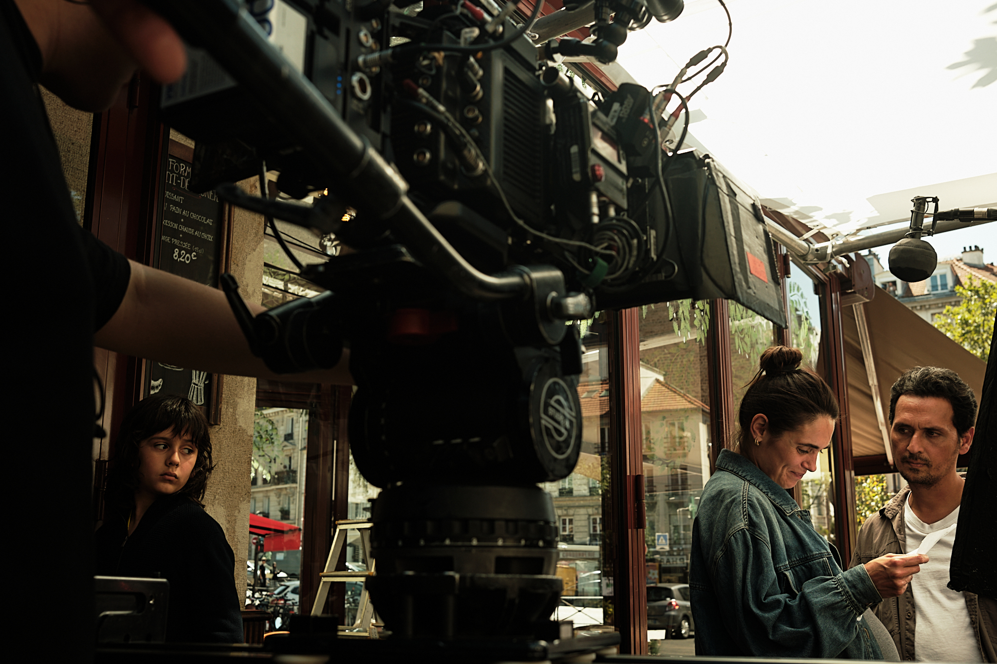 Philippe Sarfati-set photography-photographer-photography-street-documentary-short film-cola de leon-sonia franco-paris-france-cafe-paris-kid-parents-camera-filming-scene