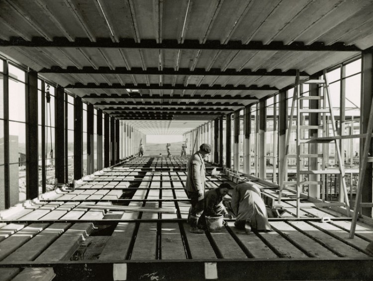 School at Hunstanton under construction, Alison and Peter Smithson, UK, ca. 1954 (credits unknown)