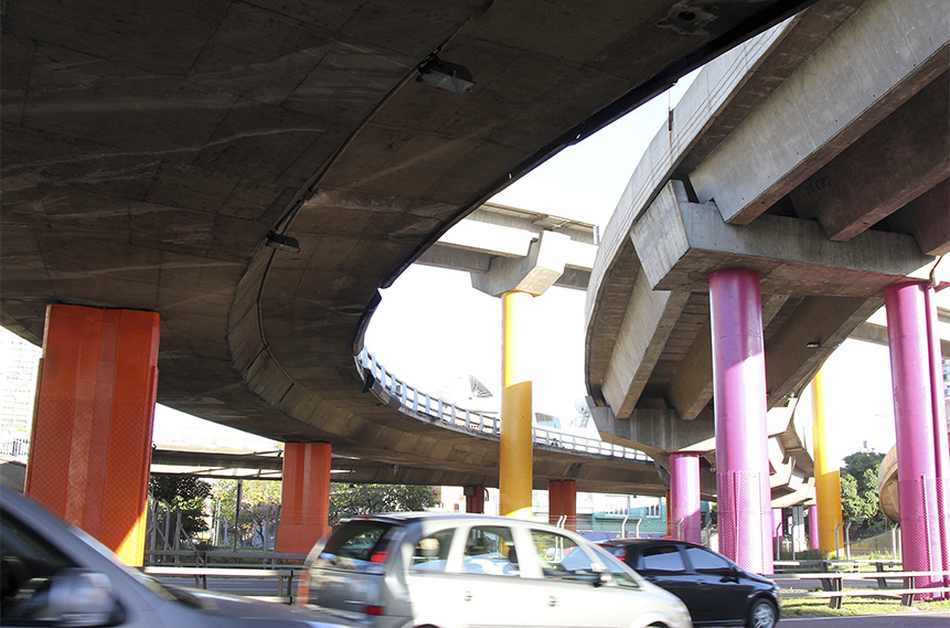 Nudo de Autopista, 2013. Buenos Aires. Epoxy paint on concrete. Made by AUSA Autopistas Urbanas.