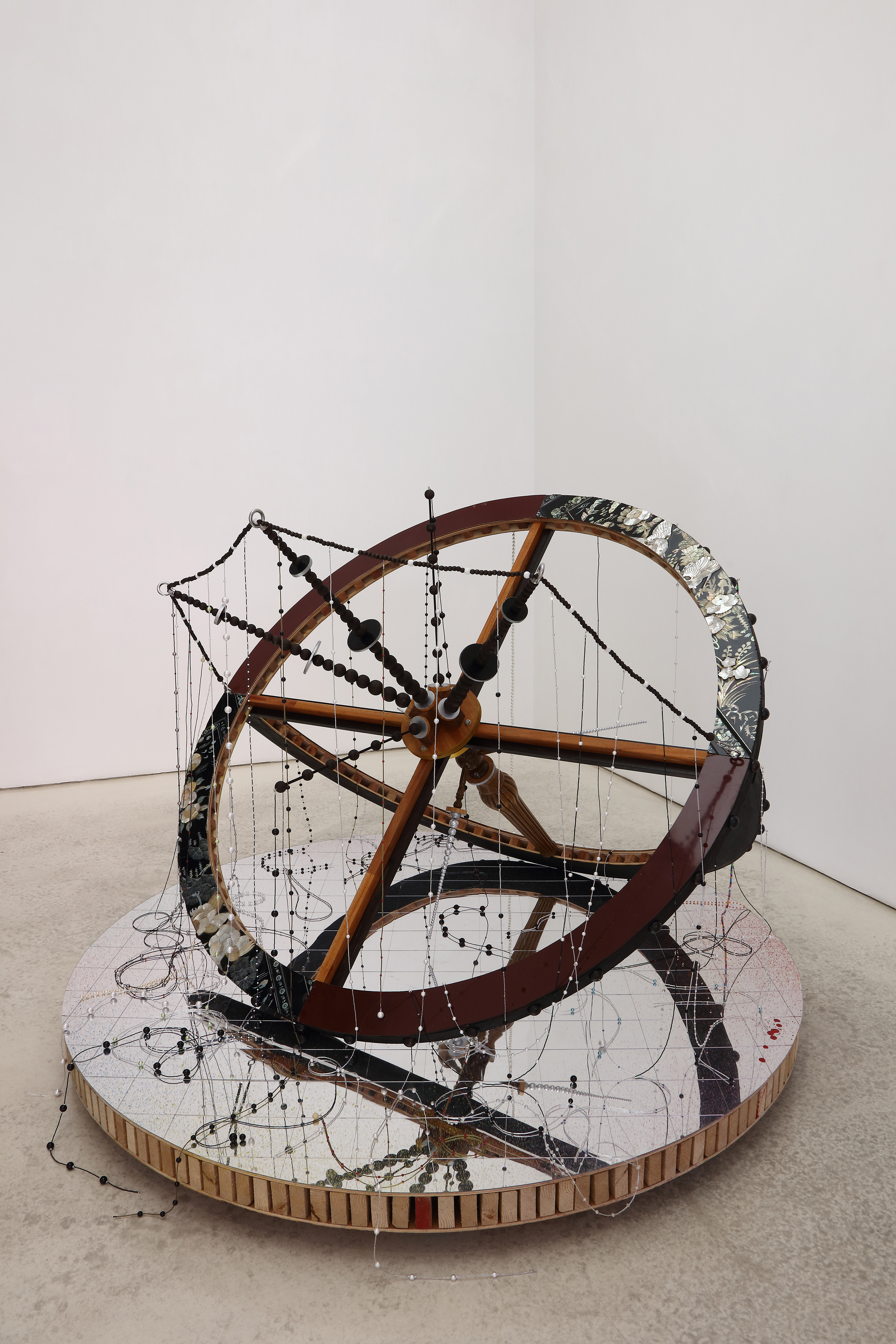 Two Moons / Collected objects, wood, marvel, lace, mirror 186 x 186 x 136(H)cm, 2022