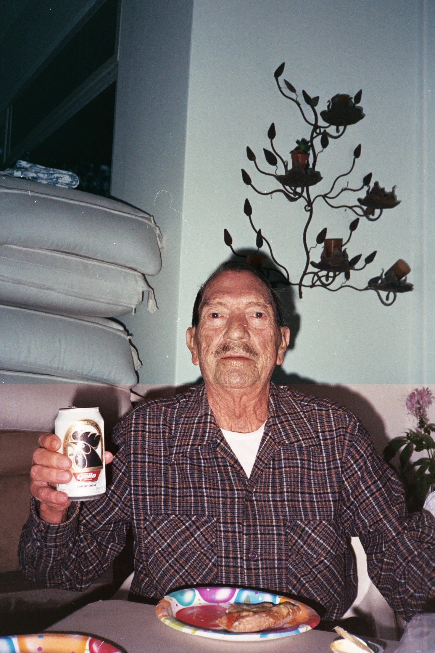 Luis y su chela, 2021