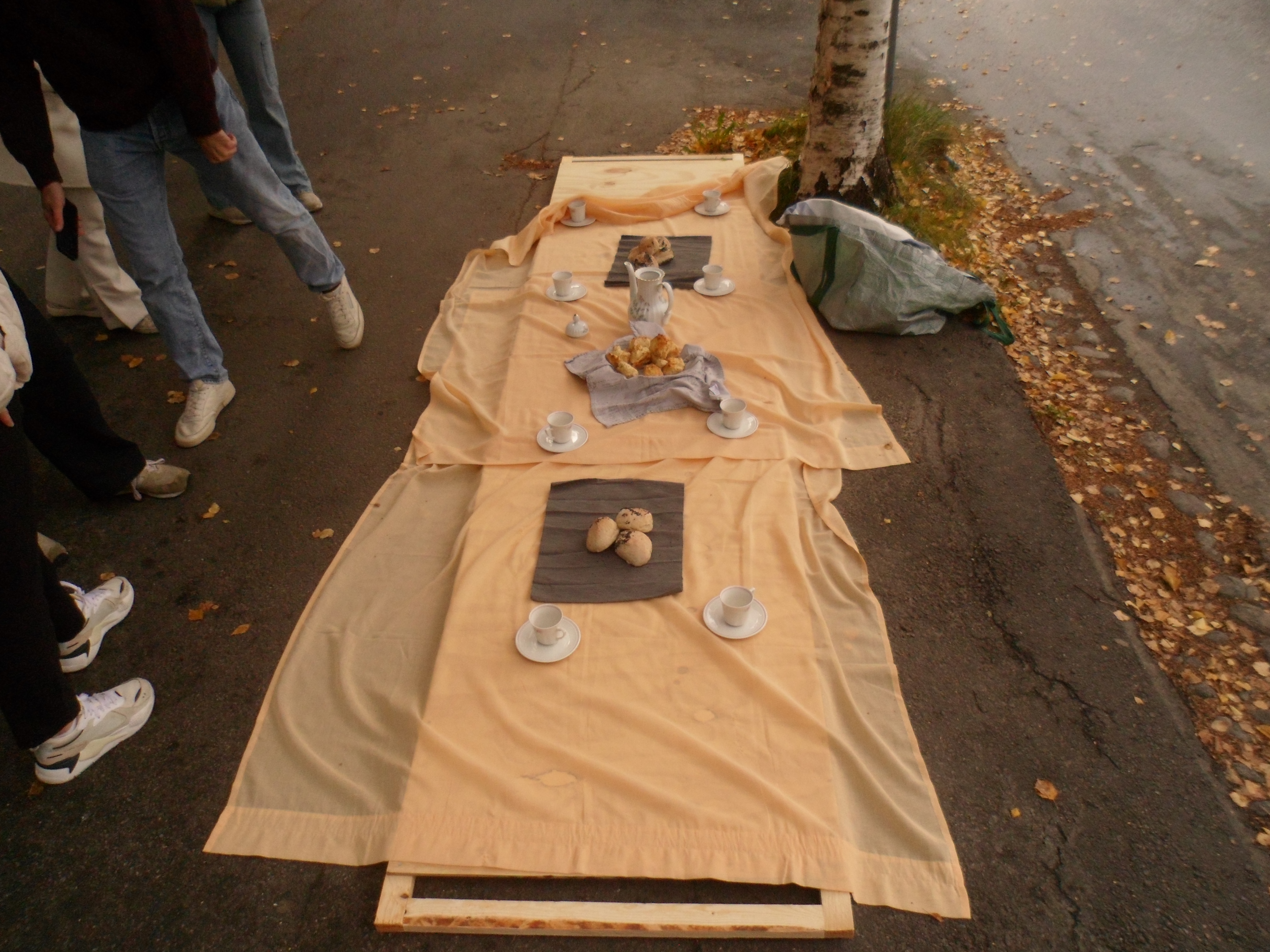 24 Performance: Tea Table Traffic Typology