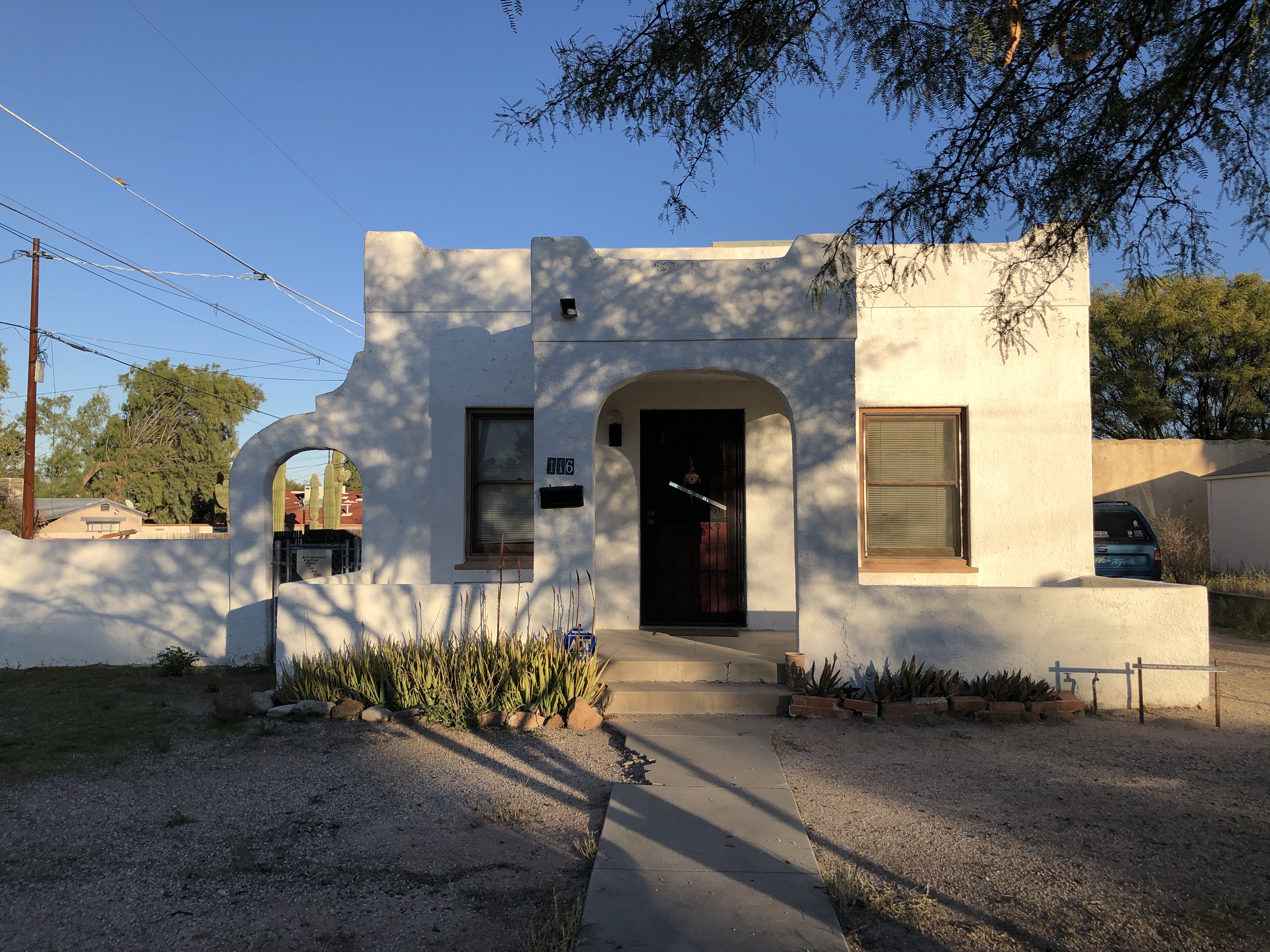 Residence-as-Institute / Institute-as-Residence