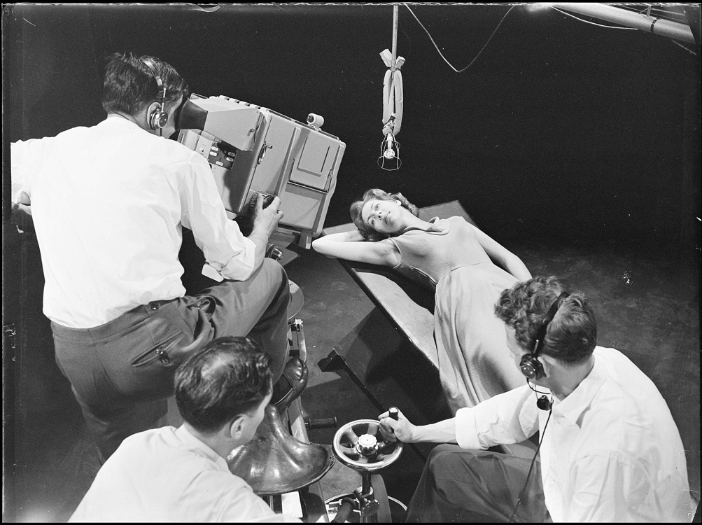 Ellen Vogel in Studio Irene-IG @archiefgooienvechtstreek