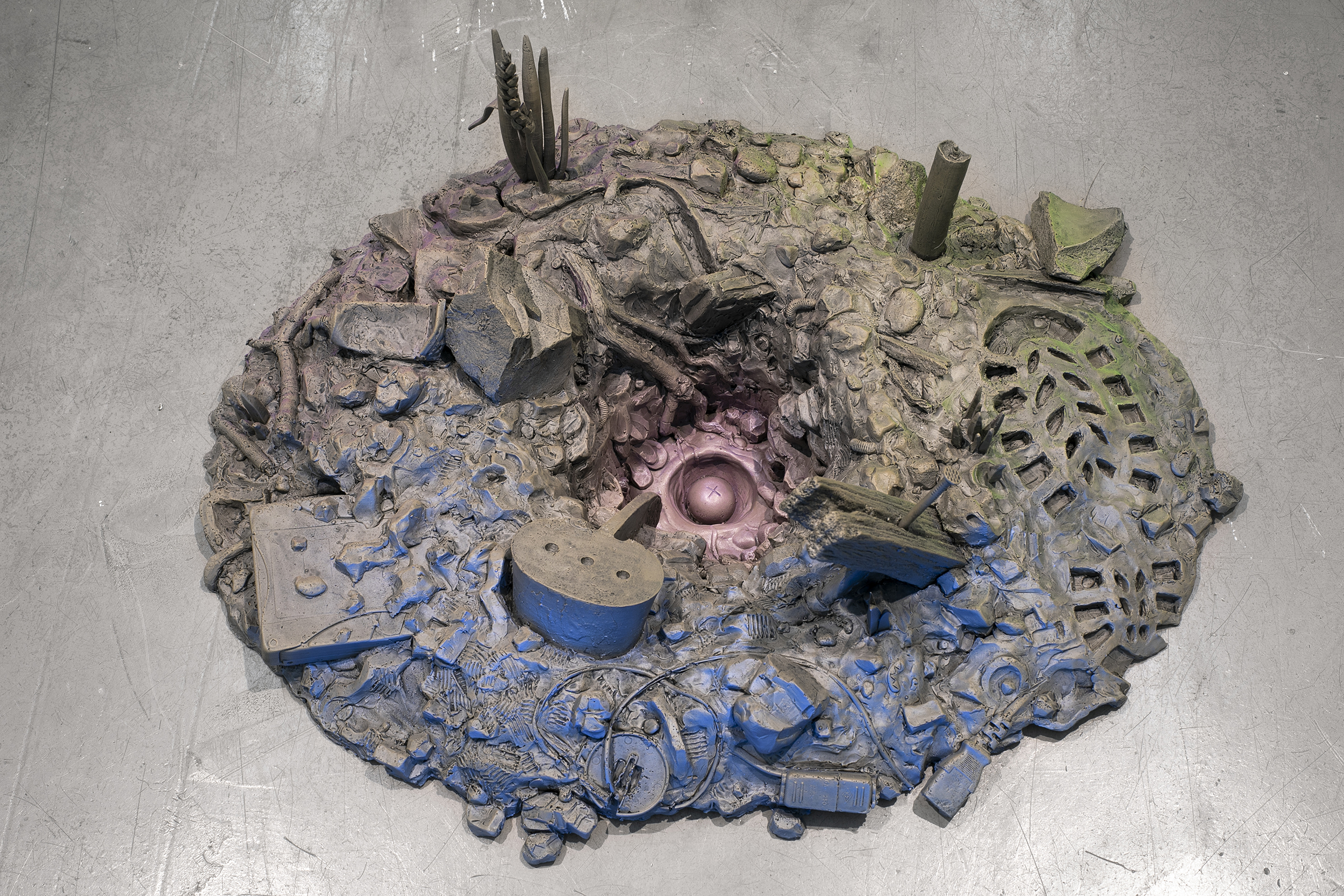 La misteriosa vida rural, 2022. Óleo sobre aluminio, 0 x 49 x 55 cm