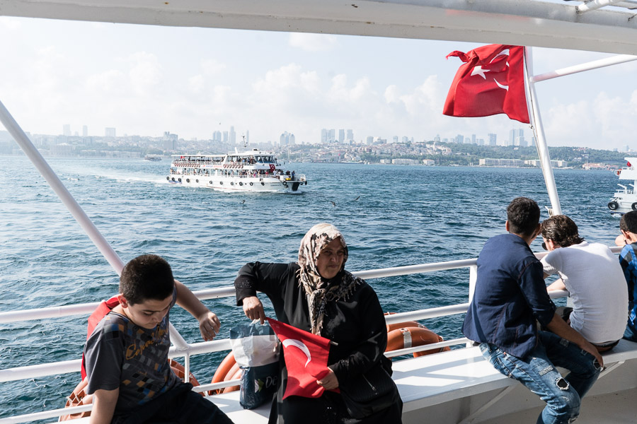 Apr&egrave;s le coup d'&eacute;tat, partout &agrave; Istanbul, les drapeaux ont fleuri.