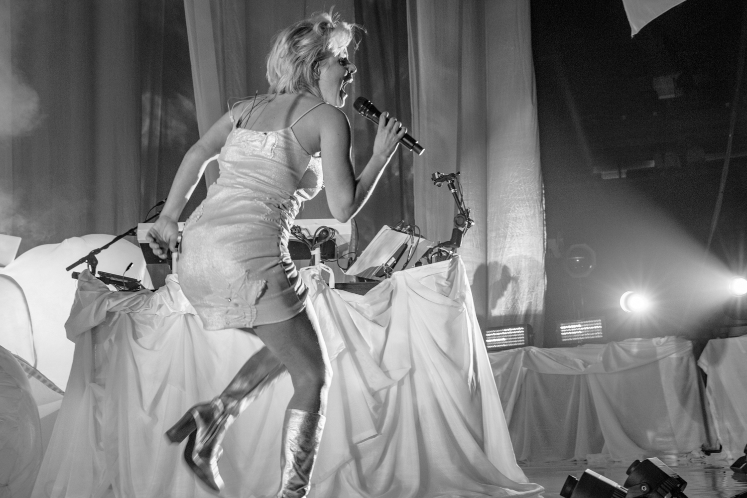 ROBYN _ LIVE IN NEW YORK