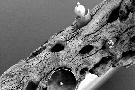 Classification-WeaponOrAdornment007  