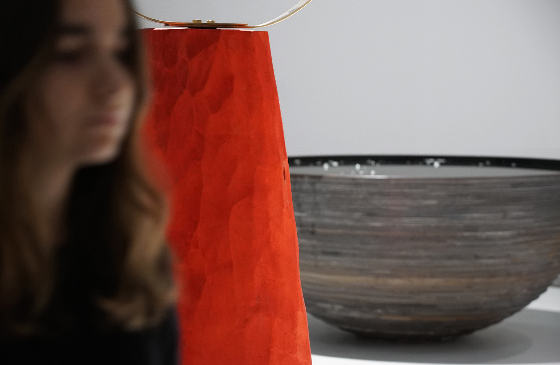 To Hear With My Eyes, 2017, bowl, water, 103cm, diameter 180cm, Palais de Tokyo, Paris, 2017. Photo:  Andre Morin, Aurélie Cenno & Clemens Habicht