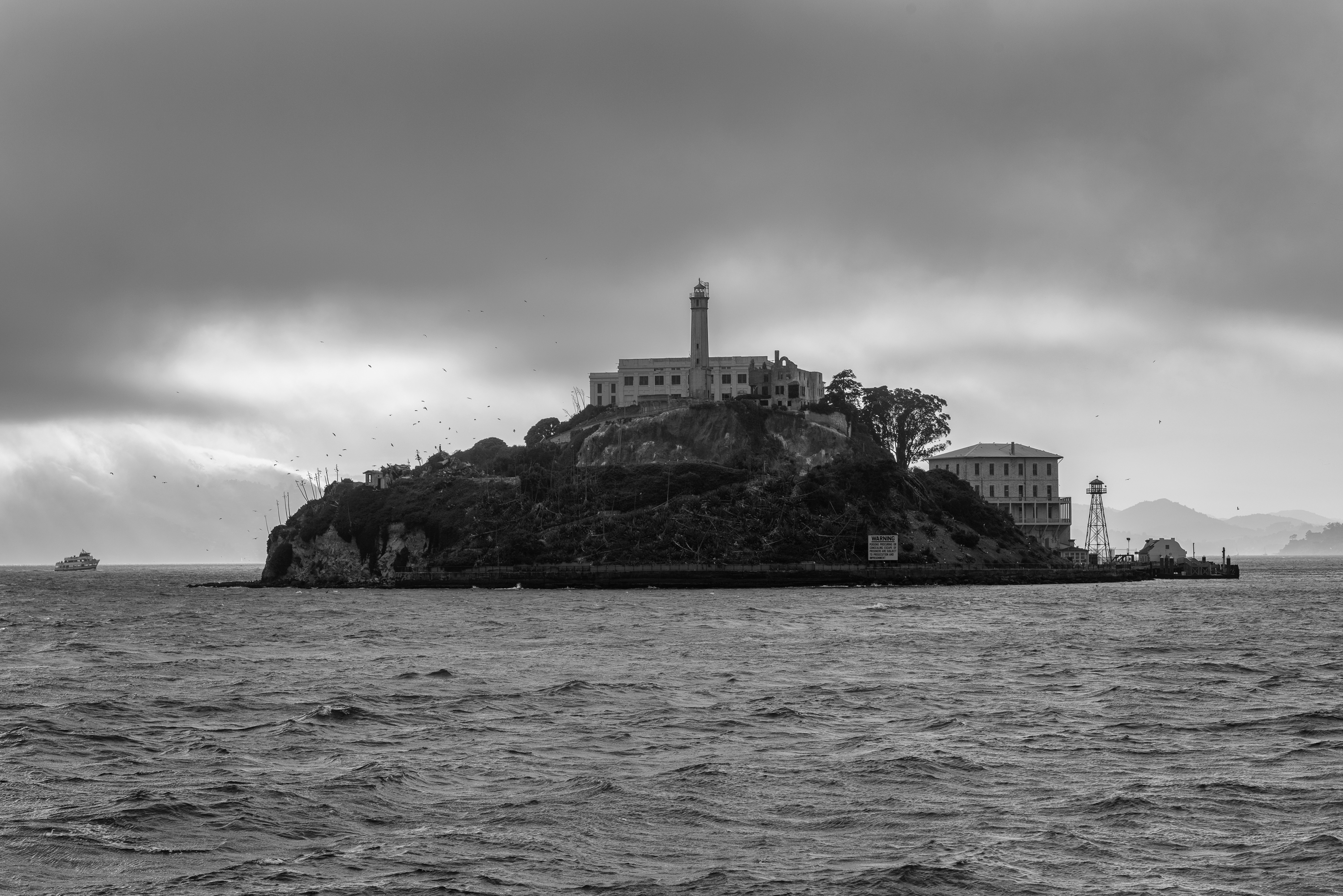 Alcatraz Island, île située dans la baie de San Francisco à 1,92 km du port de San Francisco en Californie. Célèbre prison jusqu'en 1963.