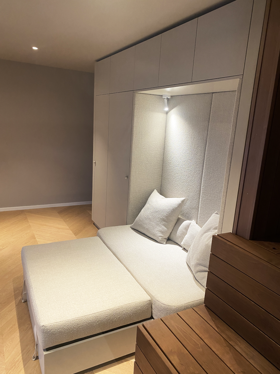  Sitznische mit ausziehbarer Liegefl&auml;che.