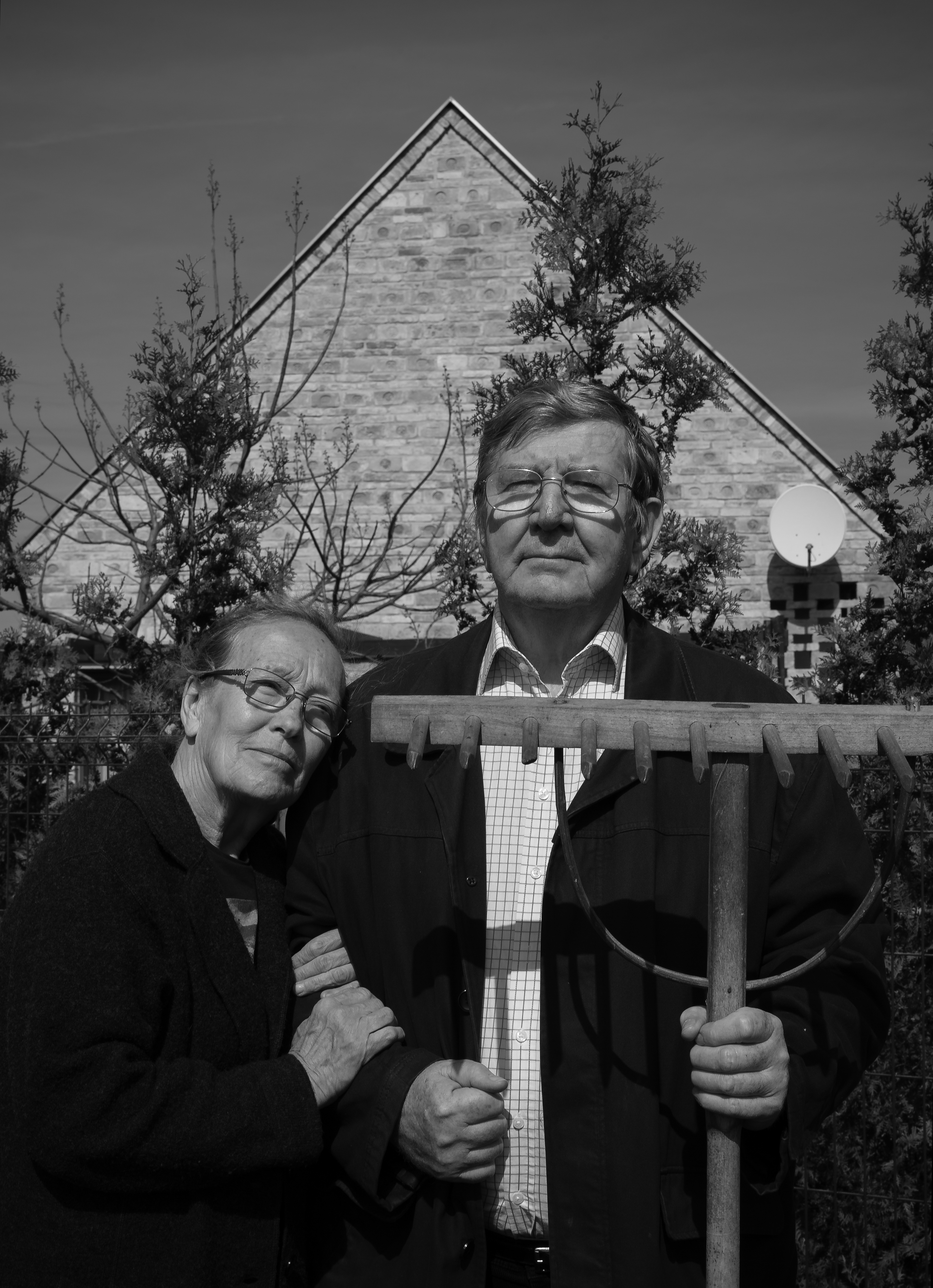 Professzionális fekete-fehér portré fotózás párral American gothic parafrázis