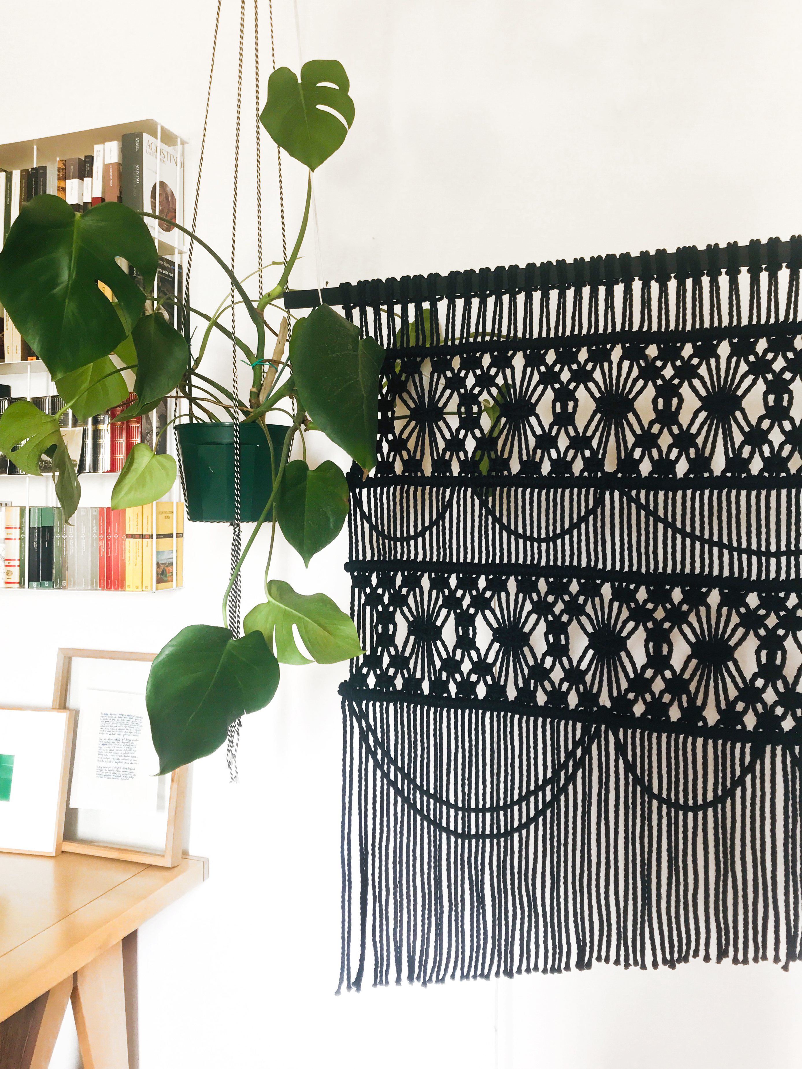 BLACK TWISTED COTTON ROPE, BLACK WOODEN DOWEL - 110X115CM