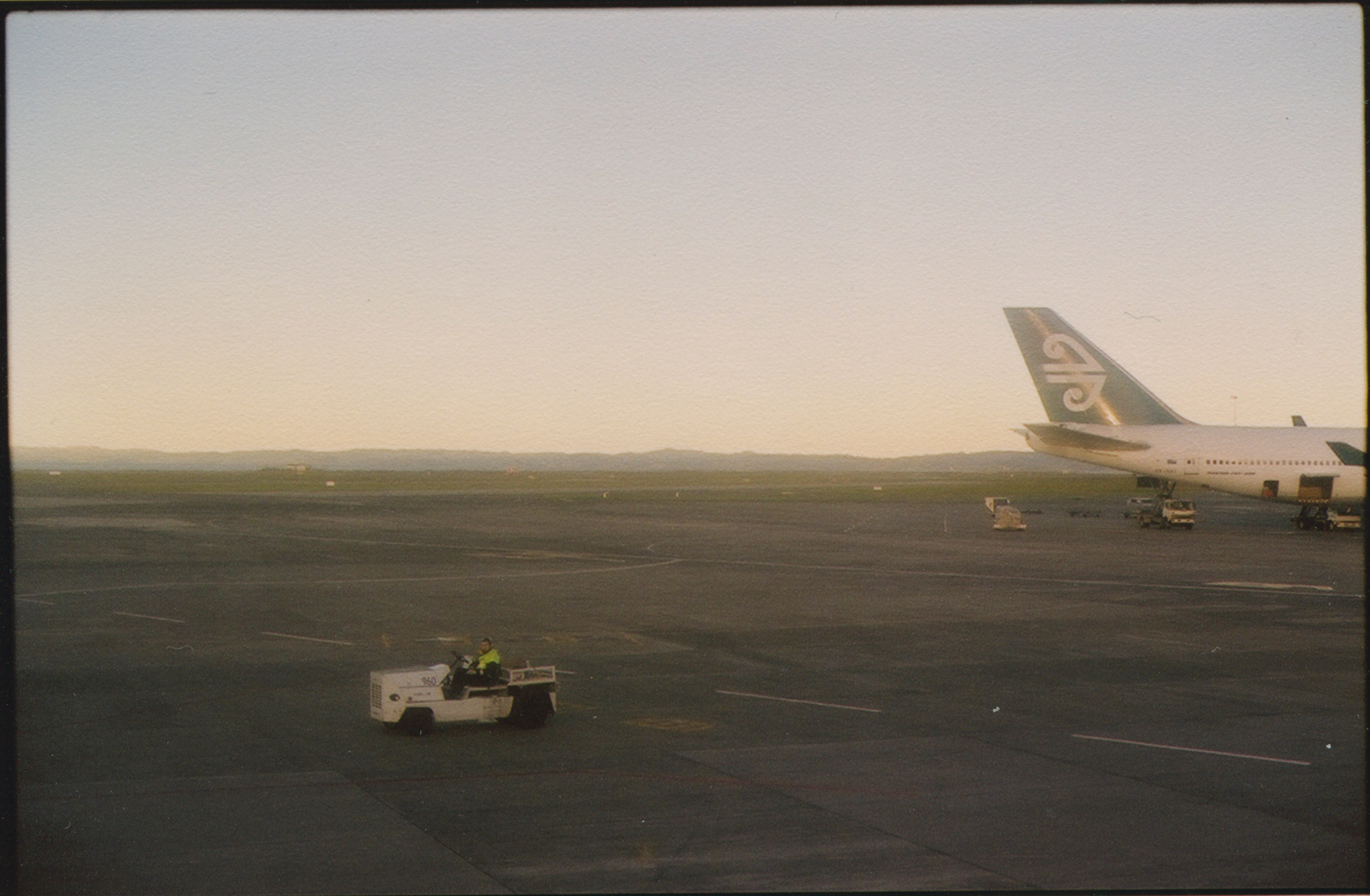 1/3Letiště Fua'amotu, 2004 (040701_004)