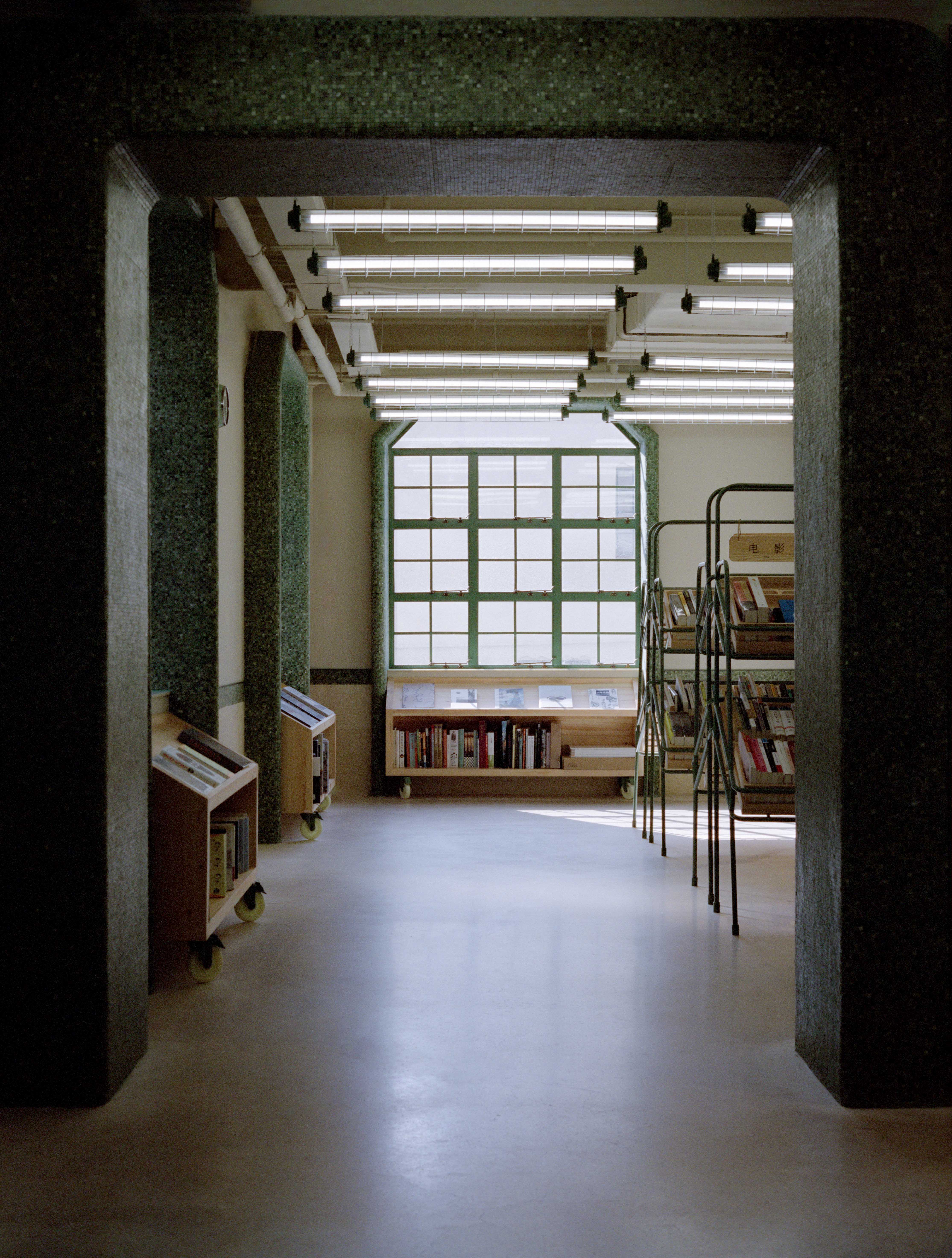 Inserting a grocery shopping experience, Déjà vu Recycle Store