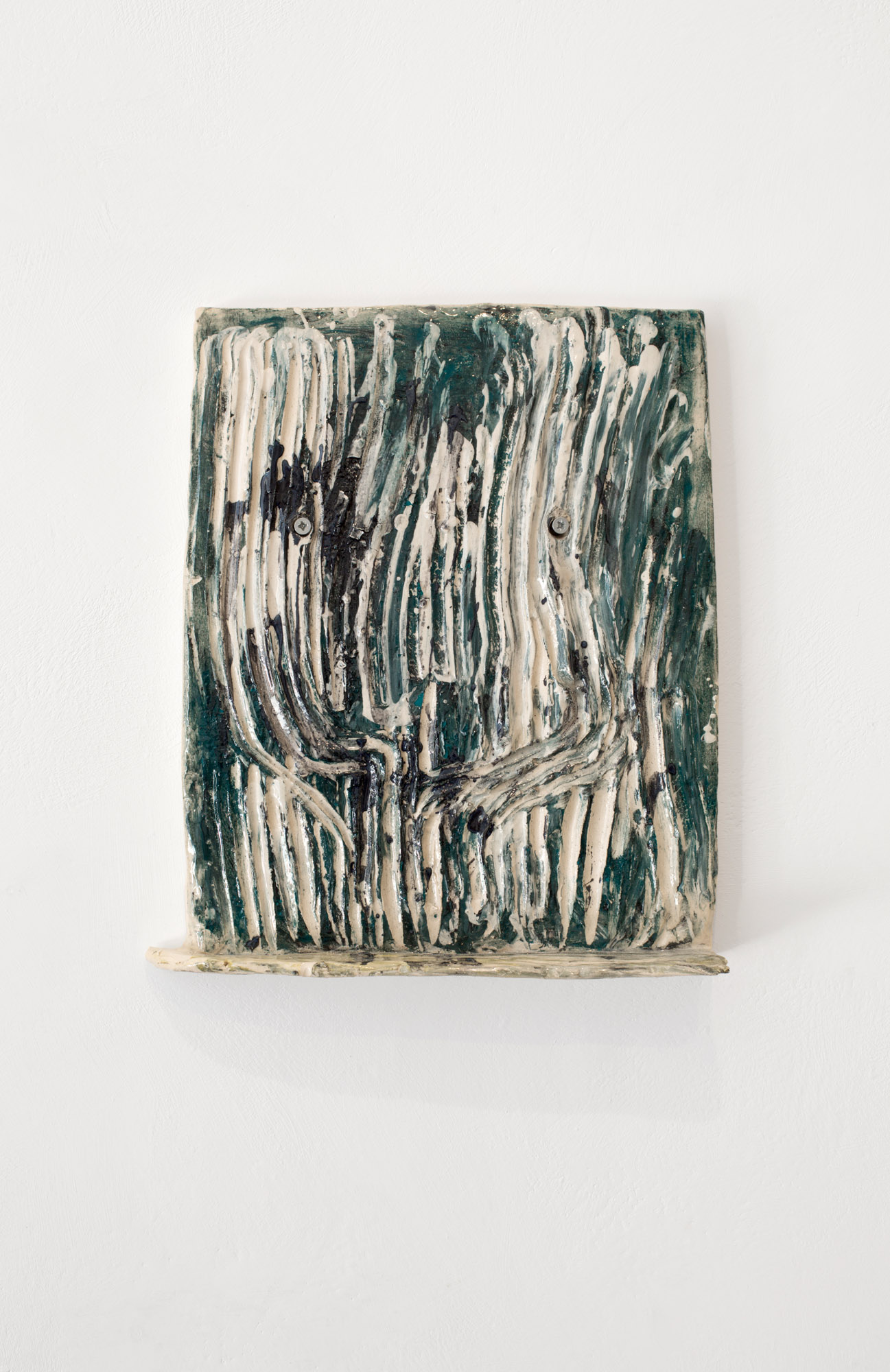 Untitled (2015), mounted C-Print, glazed ceramic, 40 x 31 x 8,5 cm