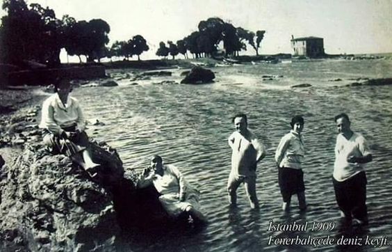 Figure 36 - 1909 Fenerbahçe standing in the sea