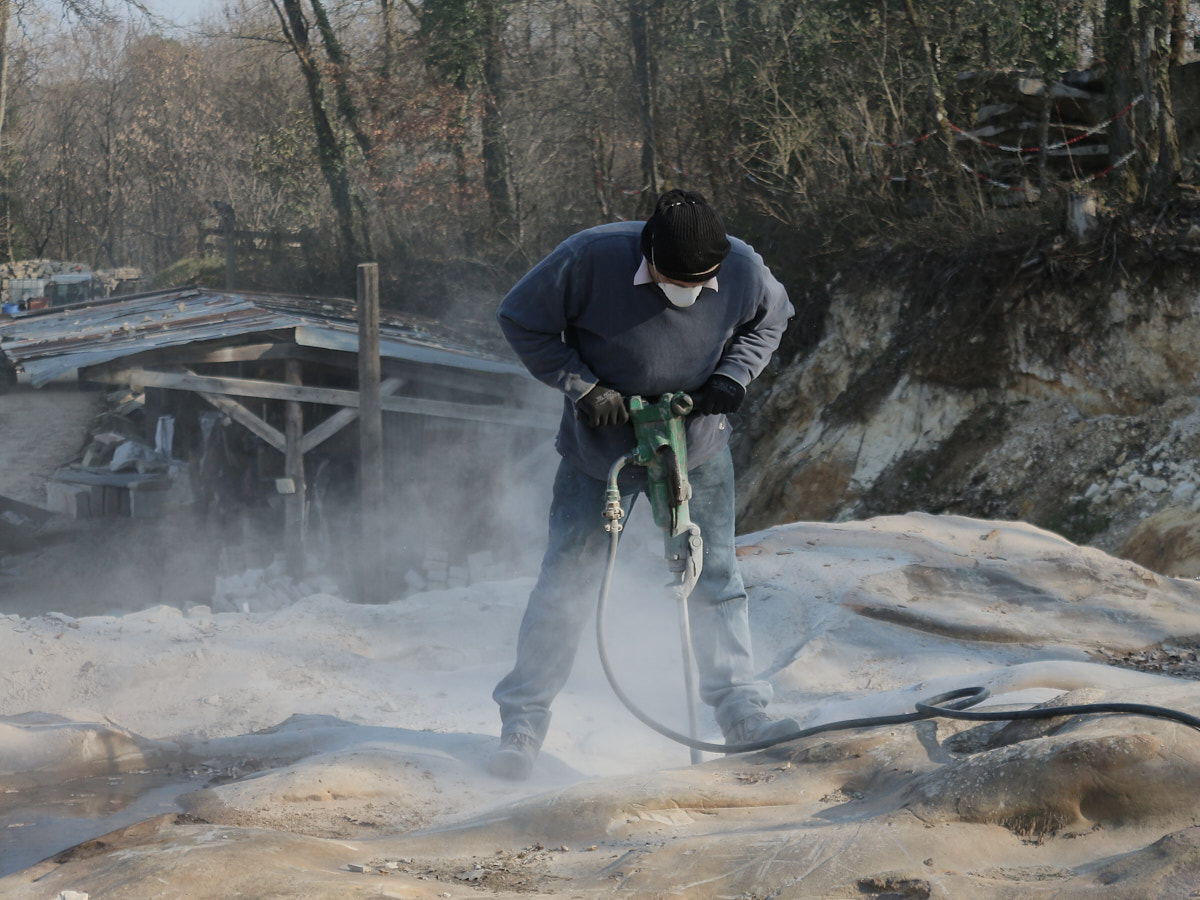 Le carrier avance progressivement de l'extérieur du bloc vers l'intérieur