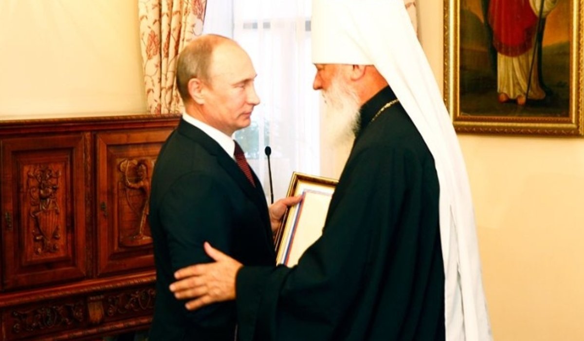 Митрополит Агафангел, який очолює Одеську єпархію УПЦ (МП) з 1992 року, разом з російським президентом Путіним. Агафангел відомий своїми антиукраїнськими поглядами та виступає проти надання автокефалії ПЦУ