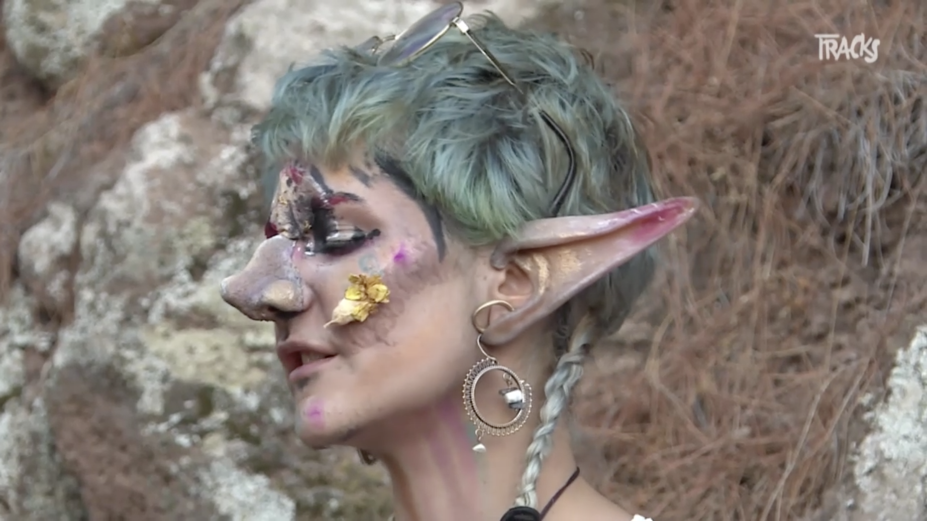 L'artiste et musicien·ne Hildegarde dans le reportage Xenogender ~ Tracks/ARTE ~ 2022