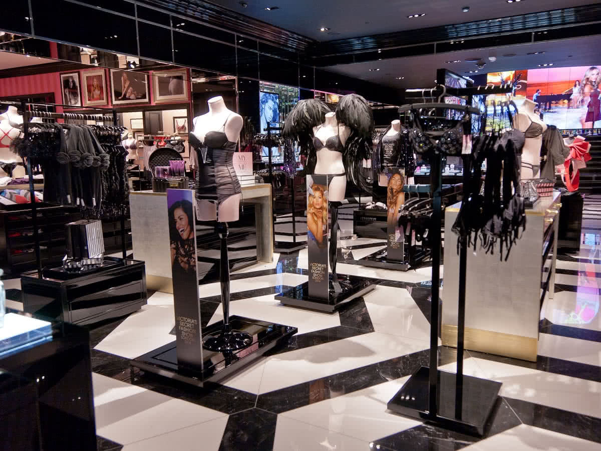 Modular Fixture Package for Newness at Victoria's Secret • Forum Shops, Las Vegas