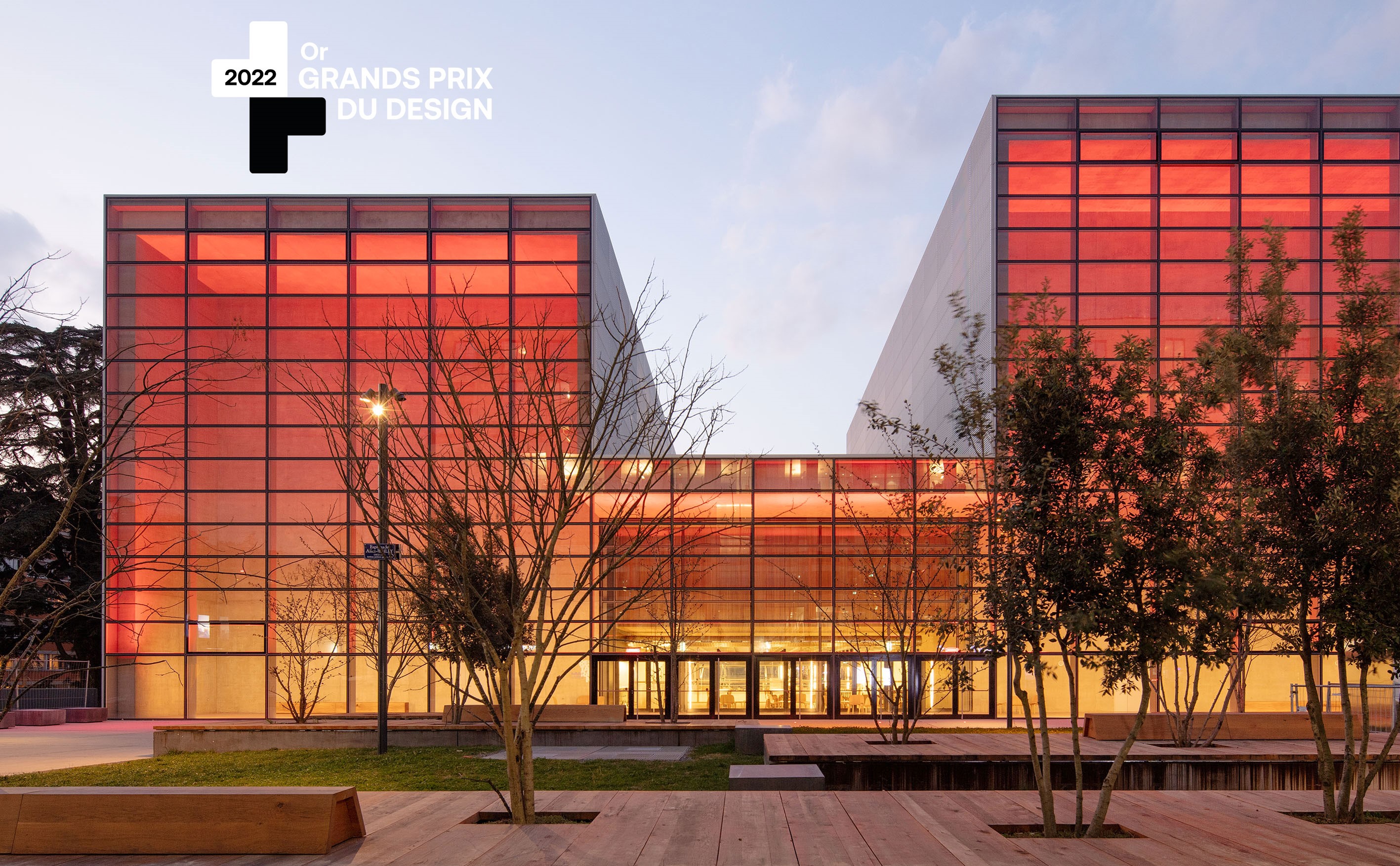 10/08/2022 - PRIX La Comédie de Genève a reçu la Certification Or dans deux catégories différentes aux Grands Prix Du Design : Bâtiment public et Architecture+Eclairage !