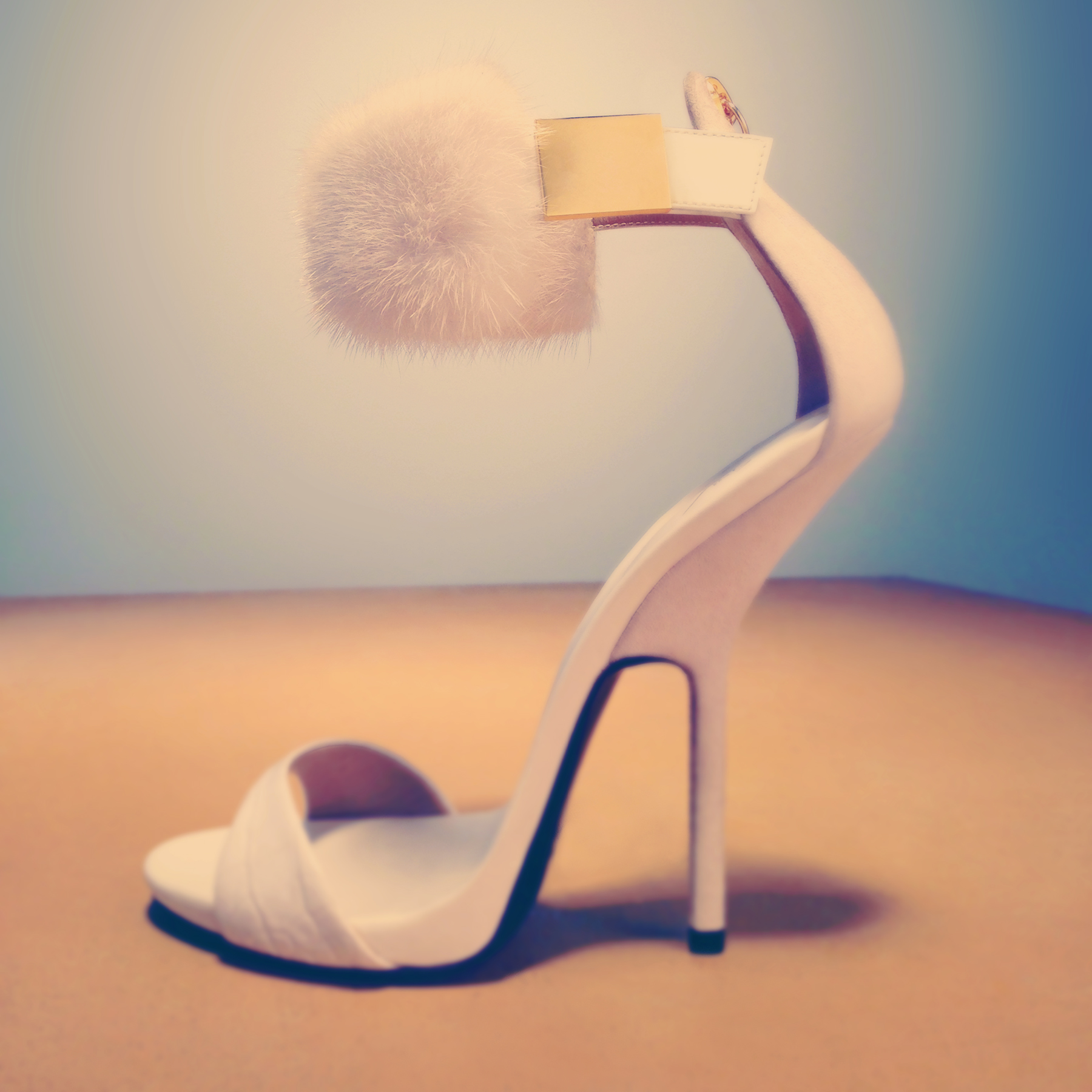 Elle, Instagram, 2013Photo Director: Barbara Tomassi-Grogan; Fashion Director: Joe Zee1/3