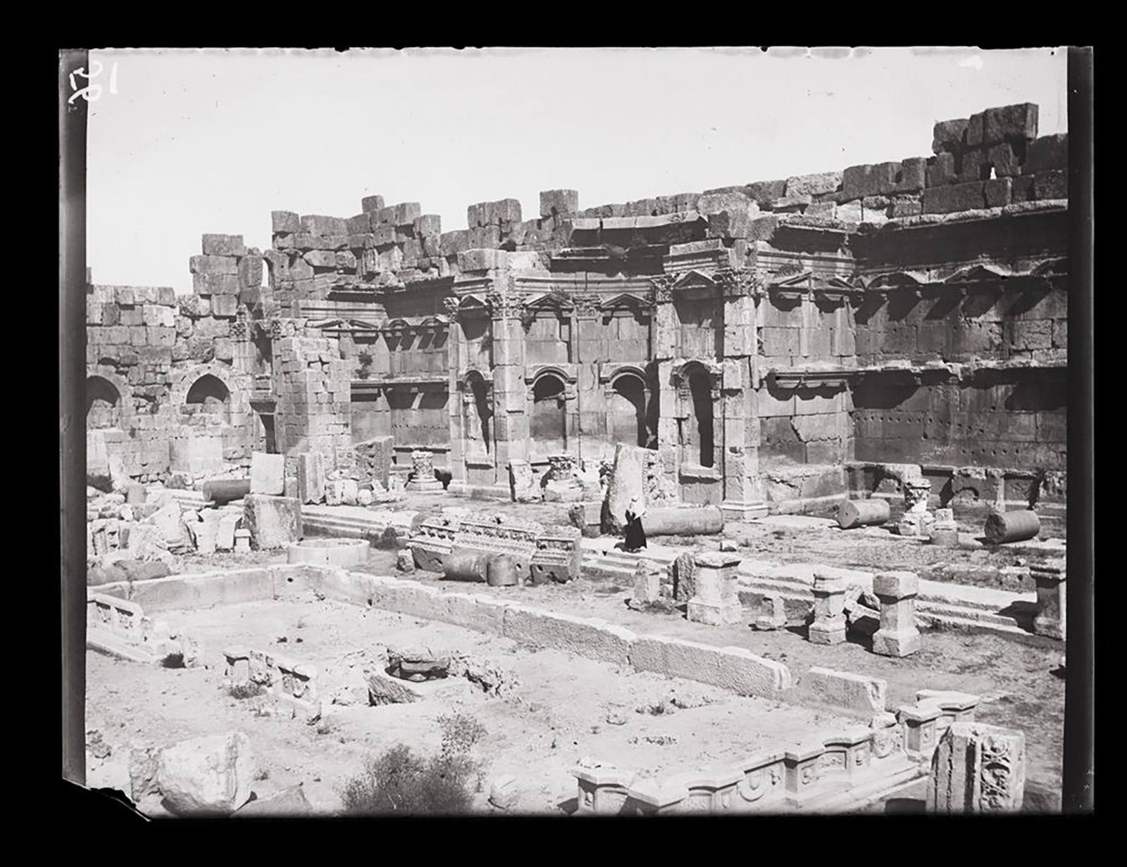 Henri LAMMENS & Gérard DE MARTIMPREY Baalbek, circa 1930-40. © IMA