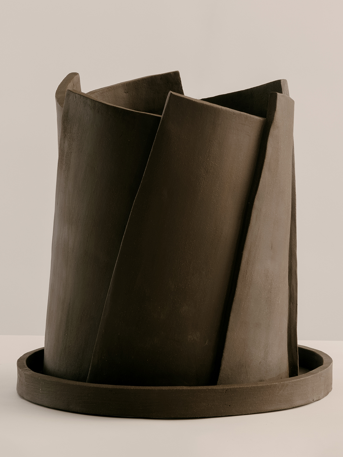 DBSR No 24, 2025 Clay, handbuilt, H 34 x Ø 28 cm 