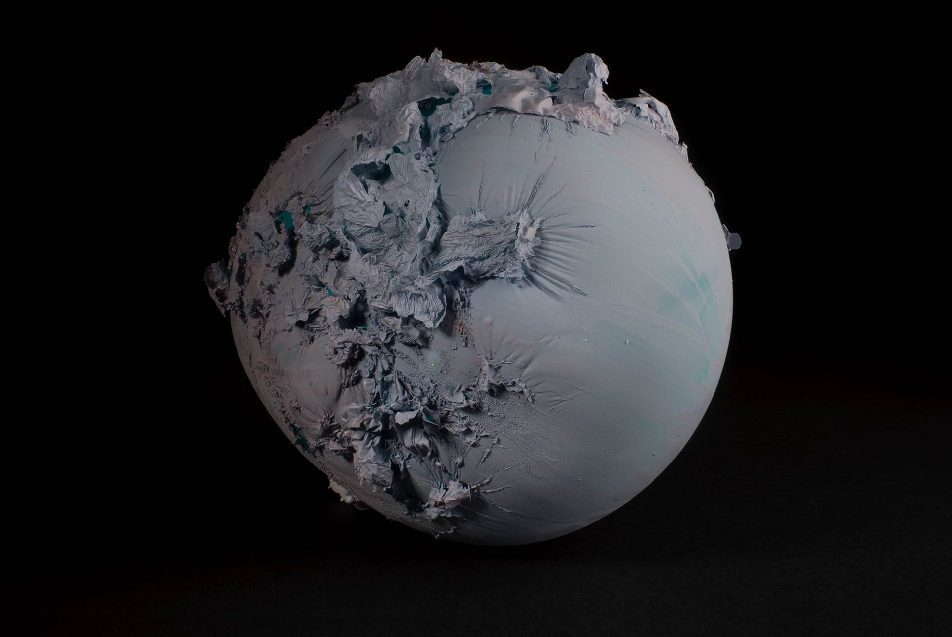 Balloon 13/24 (Gray Blue), 2011, carbon print, 50 × 70 cm