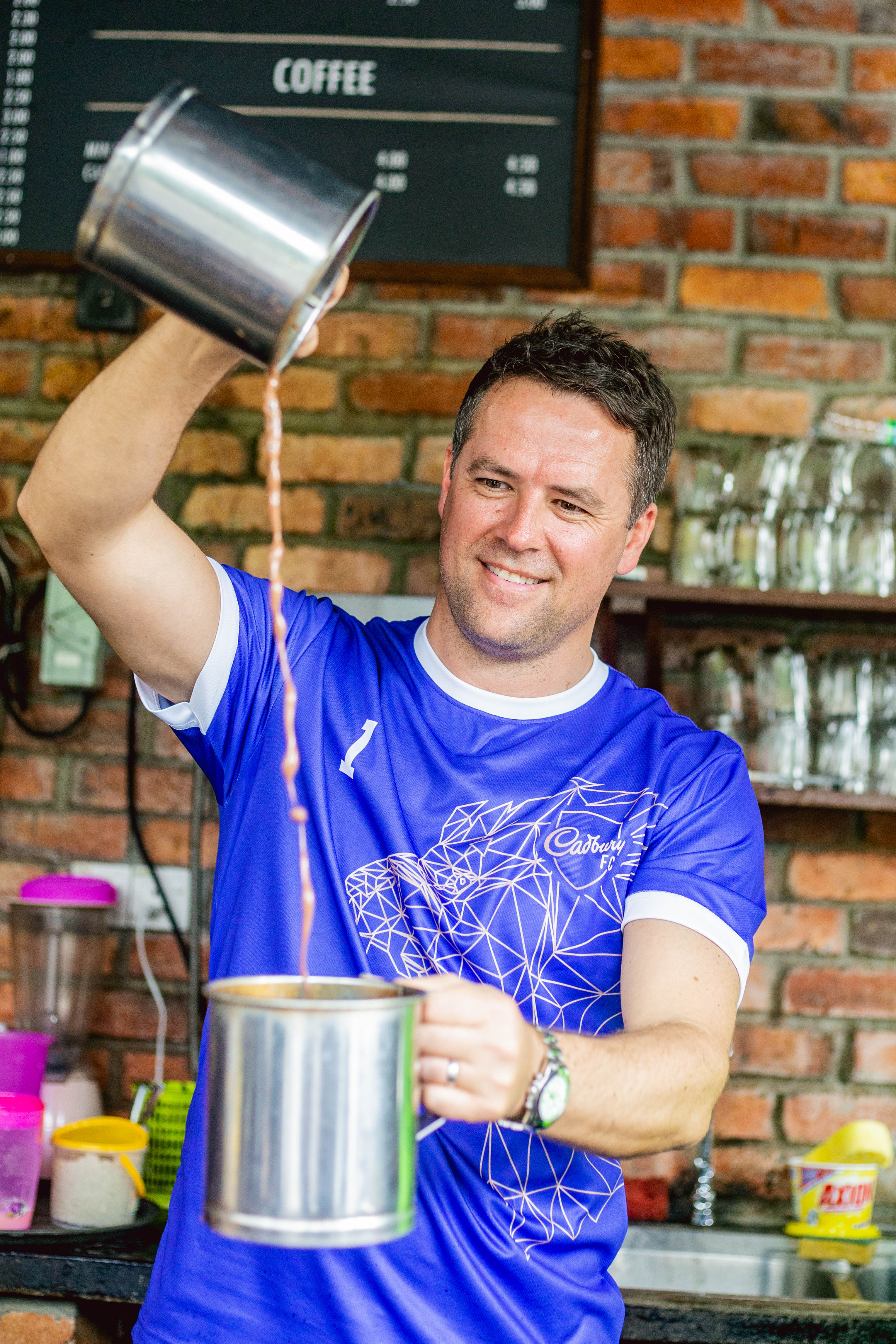 Michael Owens making Teh Tarik