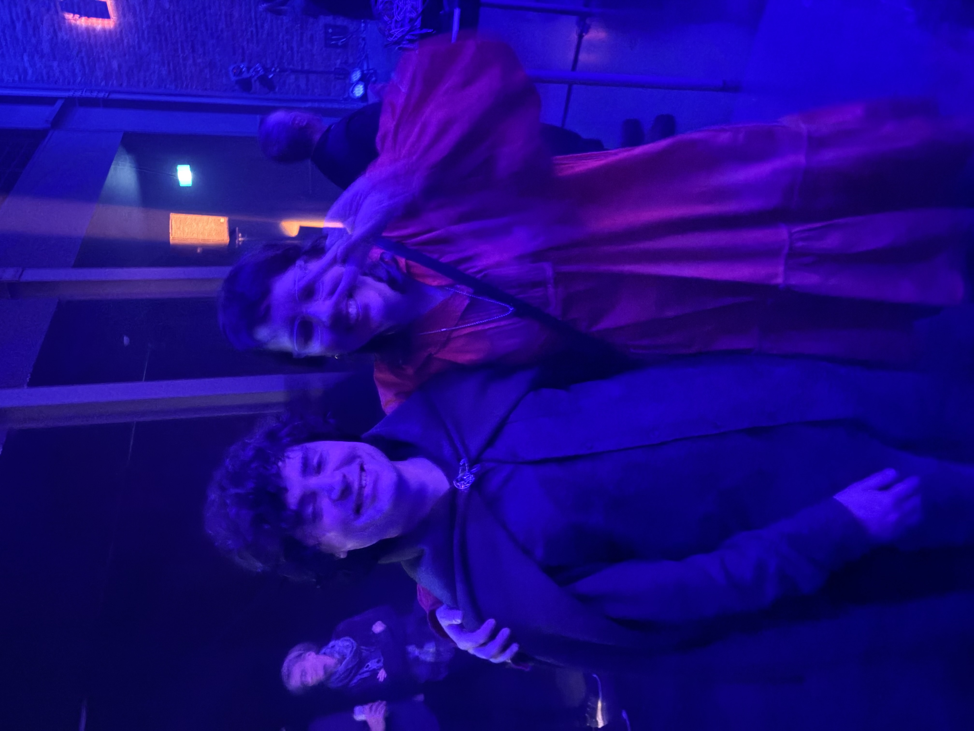 Deux membres du comit&eacute; artistique : Evan Magoni (aka Gonima) et Maxime Gordon (aka B&eacute;n&eacute;dicte). Halloween night 🪄✨