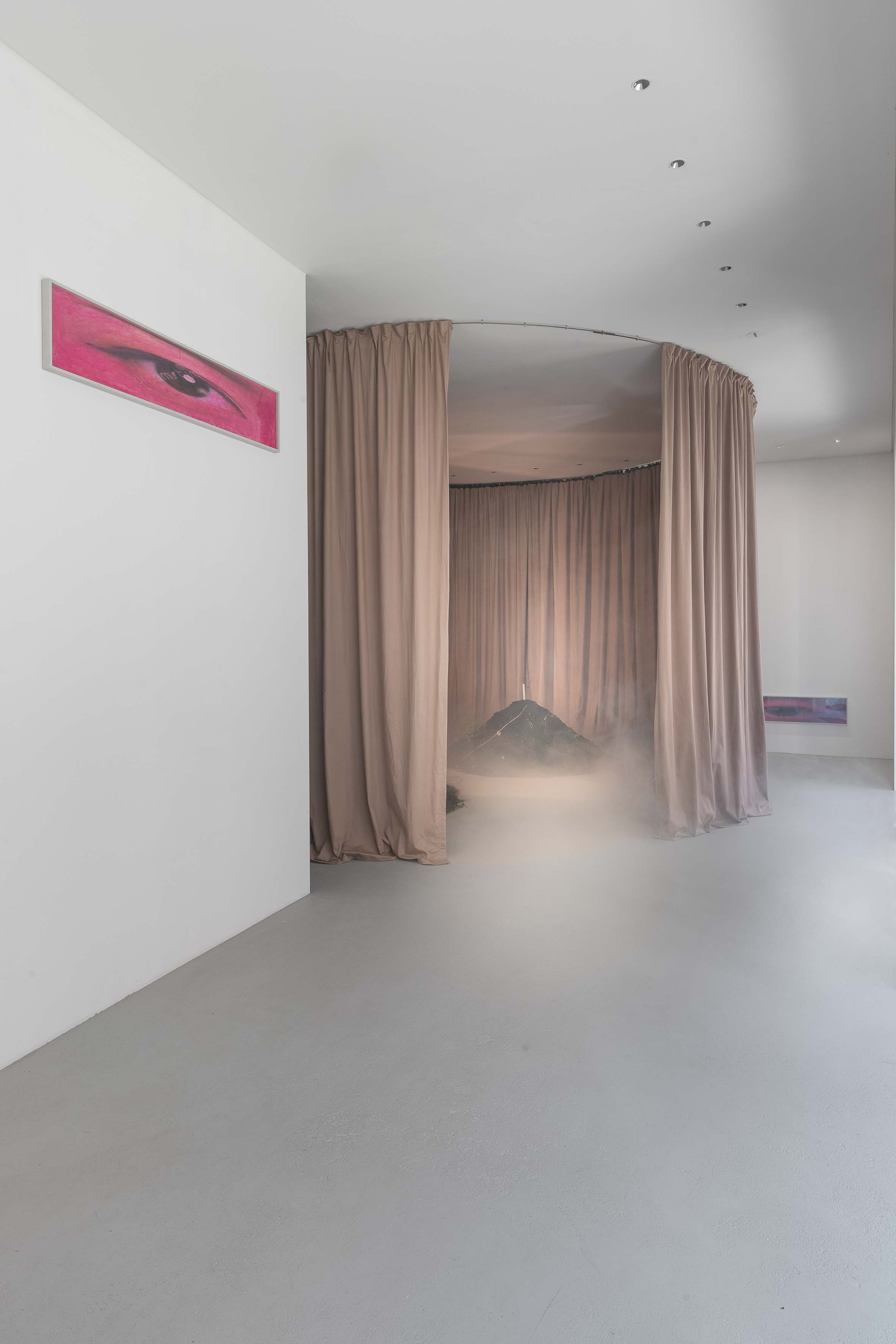 DIRT by PAMELA ROSENKRANZ and JENNA SUTELA at MAX GOELITZ [from 20240906 to 20241005] [Photo: Dirk Tacke]