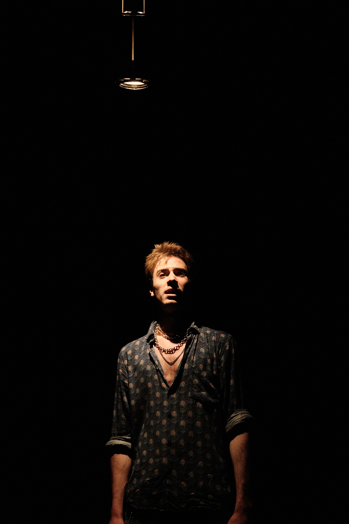 Philippe Sarfati-theater-photography-photographer-street-documentary-whatever-mathilde-georgeot-Boris-Baroux-punk-youth-stage-rehearsal-theatre-pixel-paris-france-monologue-portrait-stage-light-isolated-dark