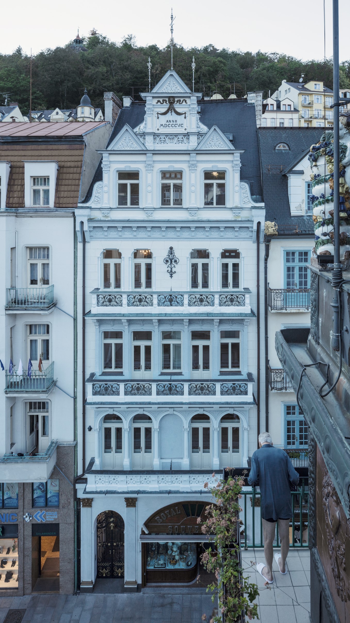 #realizace #petrakunarova #jirilukes #rekonstrukce #architekt #archutecture #umbau #architetur #zelenastrecha #greenroof #stresnizahrada