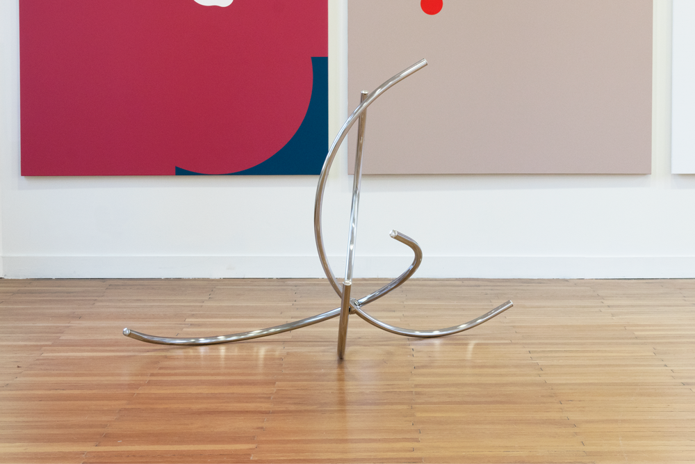 ''Bouquet'', 2019 ; chromed curved tubes, junction sphere, variable dimensions.