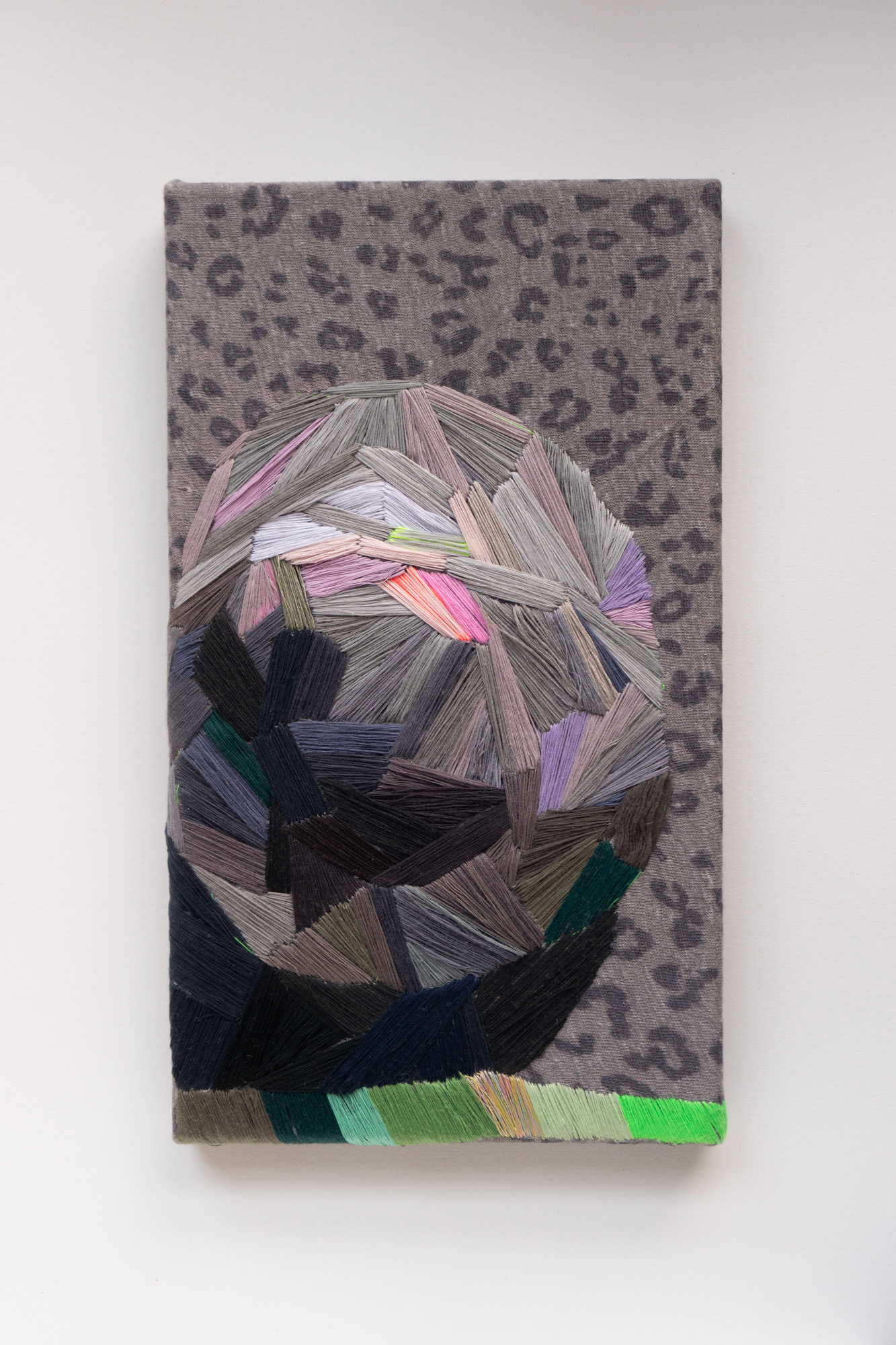 Marble stone from the sea / 35×20 cm / embroidery