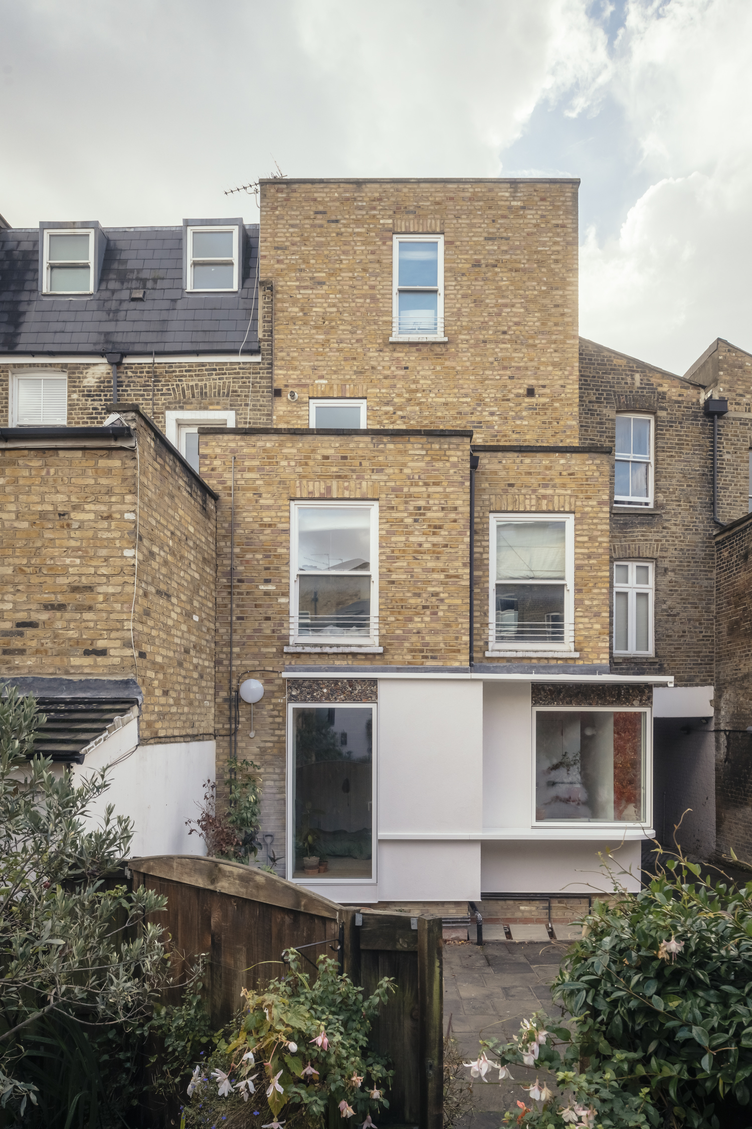 Costa's Barbers, Yard