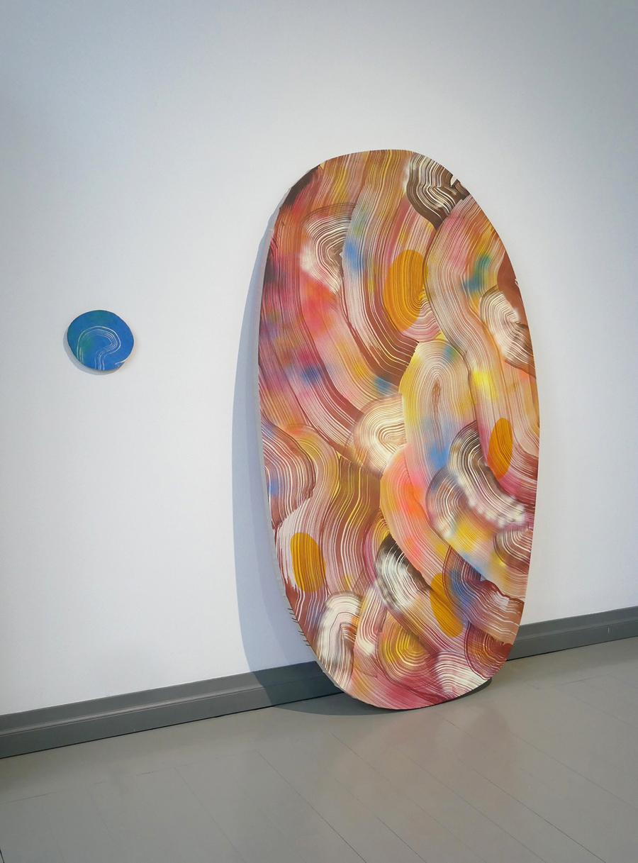 Limittäin laskeva, 2022, Casein tempera and acrylic on linen, 220 x 123 x 4 xm